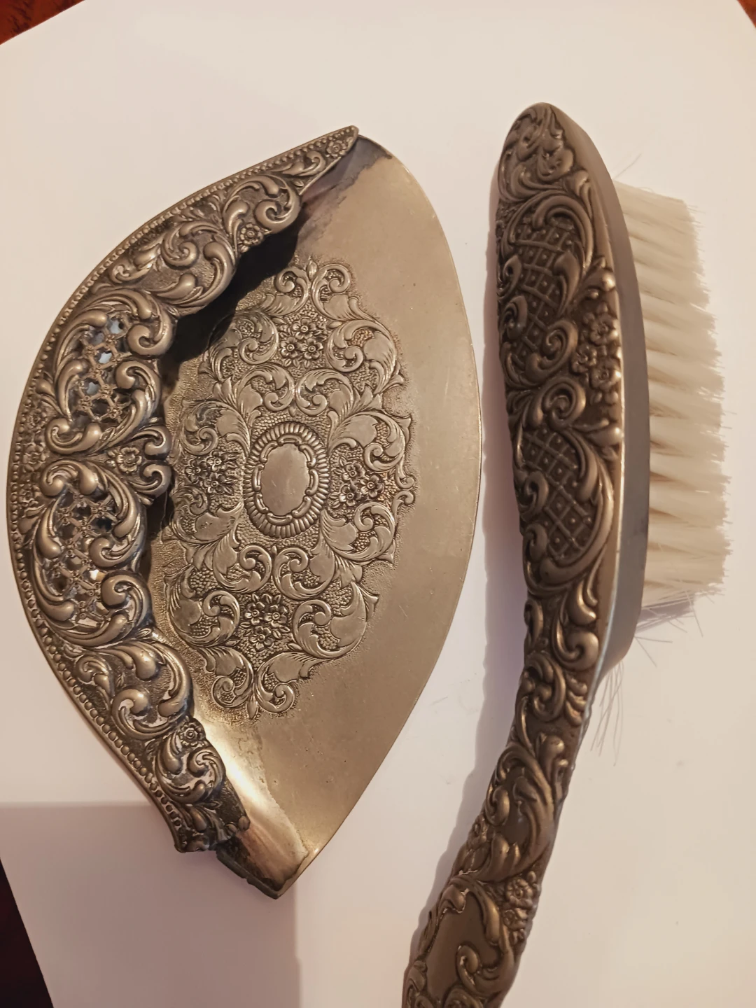 1930s Vintage Ornate Butler's Crumb Sweeper and Brush Set - photo 3