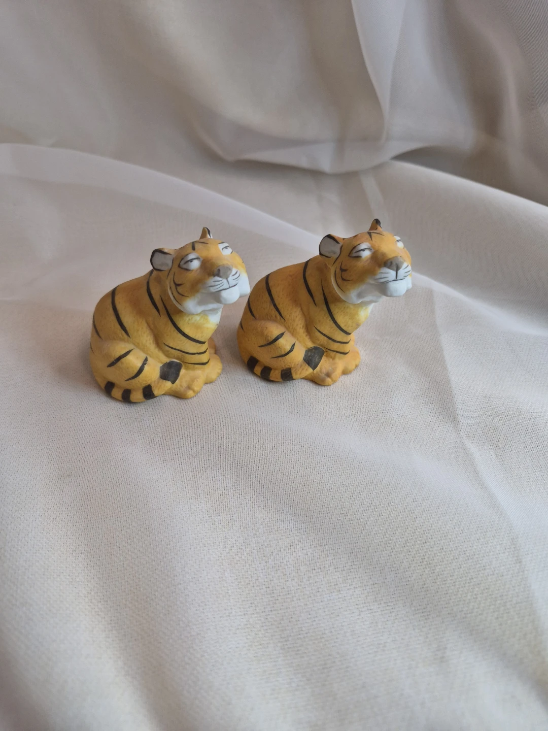 So Cute Porcelain Tigar Salt and Pepper Shaker Set - photo 4
