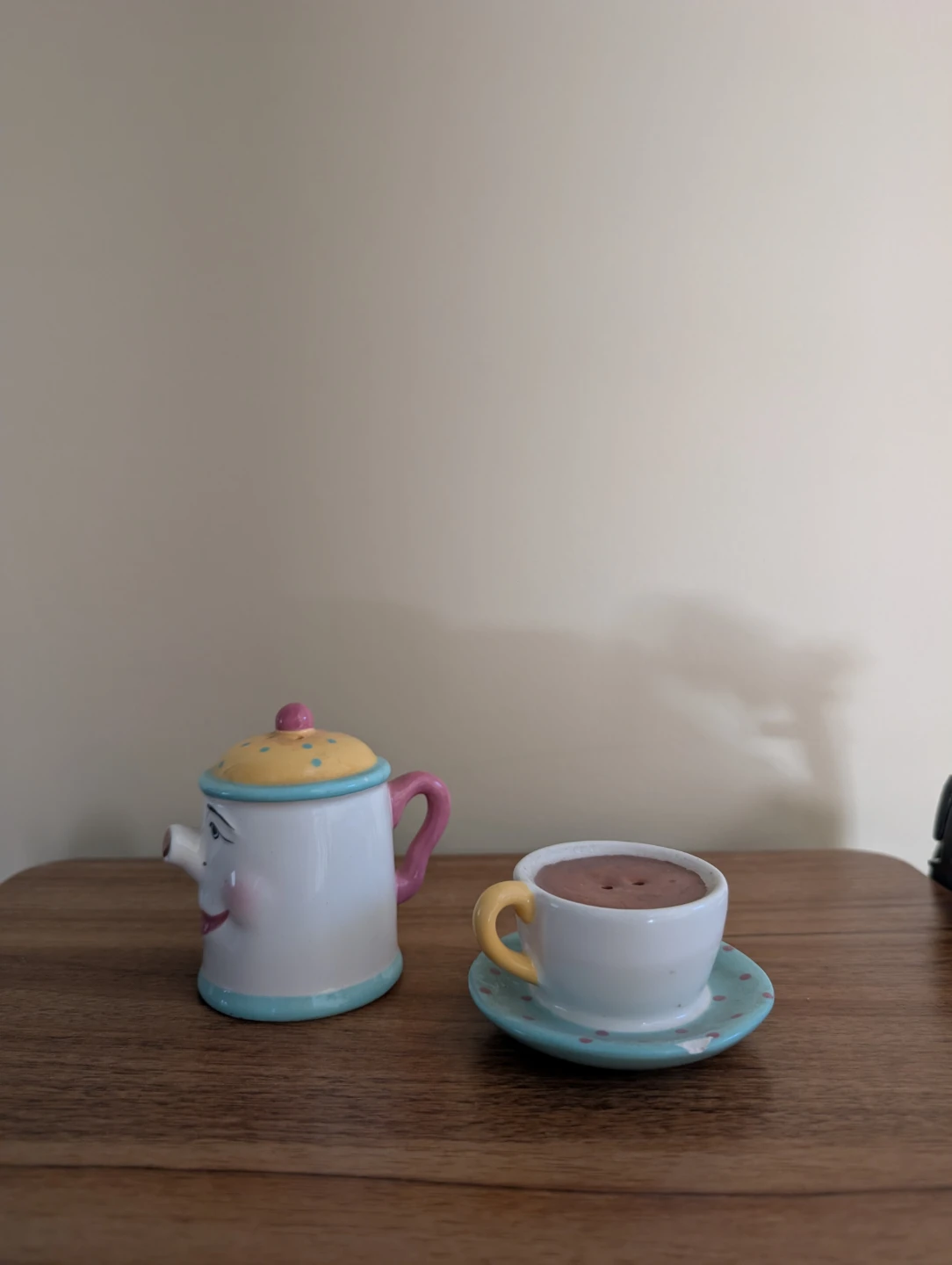 CLAY ART 1993 VINTAGE TEAPOT & TEACUP SALT AND PEPPER SHAKERS - photo 2