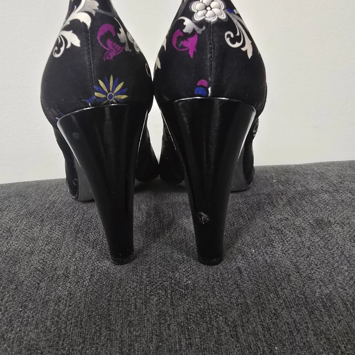 Emilio Pucci Floral Damask Pointed Toe Pumps - Size 36 - photo 5
