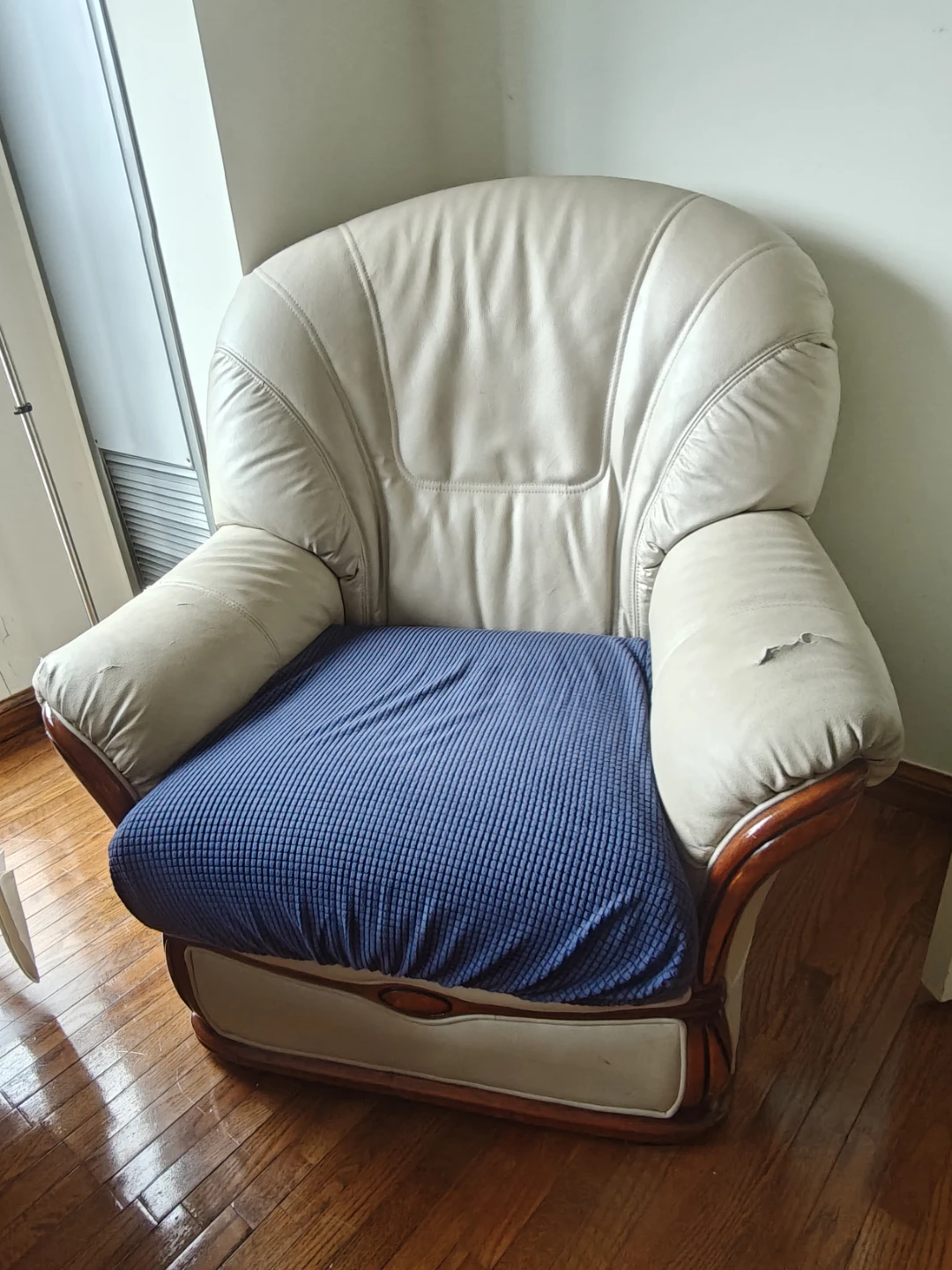 Living Room Sofa and Armchair Set - photo 3