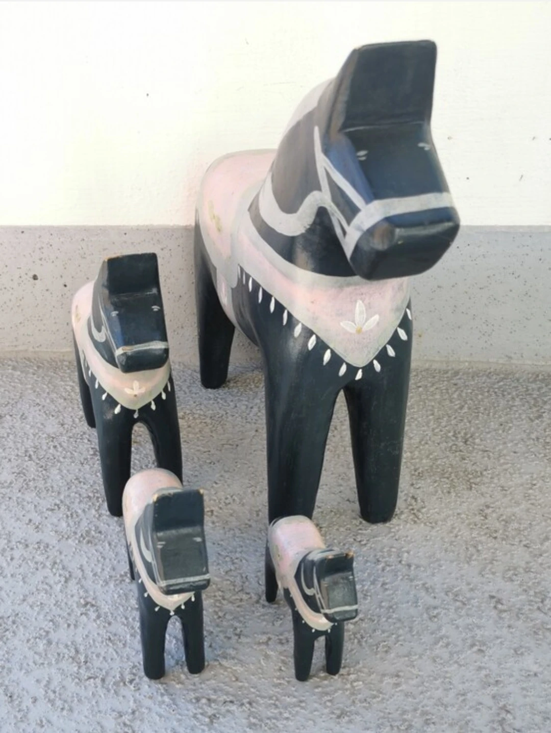 Rare Set of 4 Vintage Hand Carved Wooden Dala Horses - Swedish - photo 3