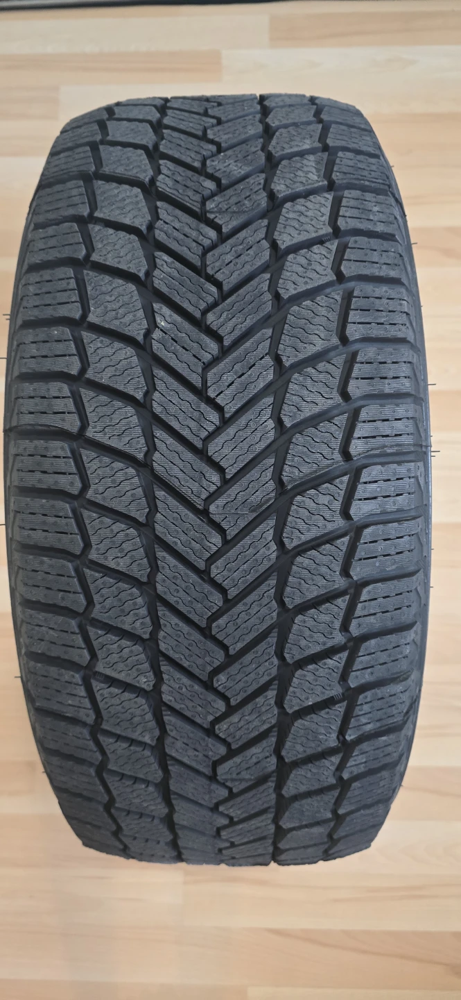 New Michelin X-ice Snow 235/40R18 Winter Tire