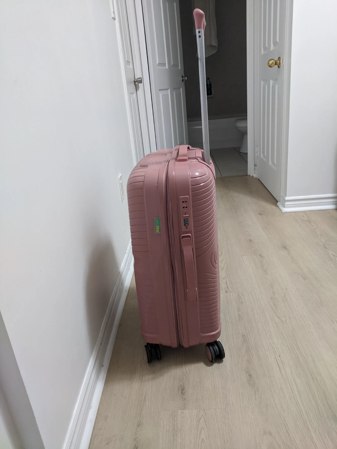 American Tourister Luggage - photo 3