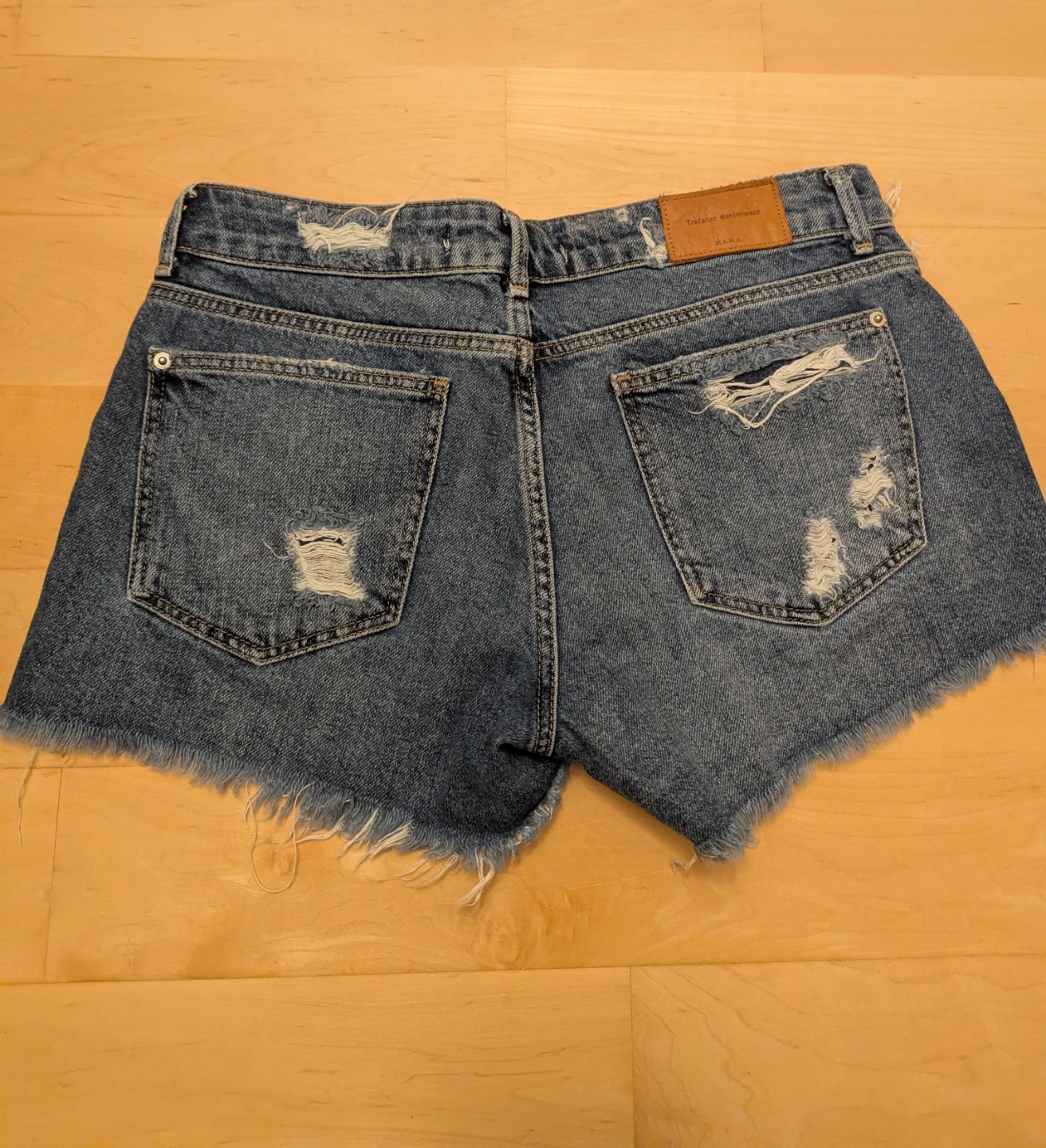 Zara Trafaluc Embroidered Denim Shorts - photo 2
