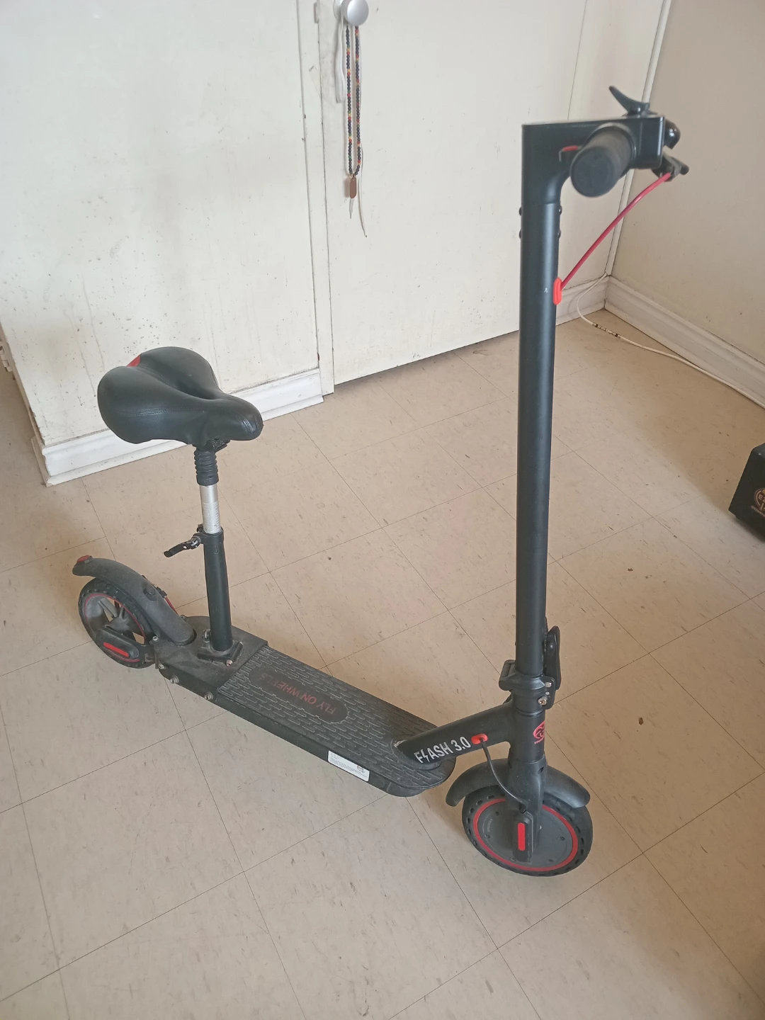 Fly On Wheels Flash 3.0 Electric Scooter - photo 2