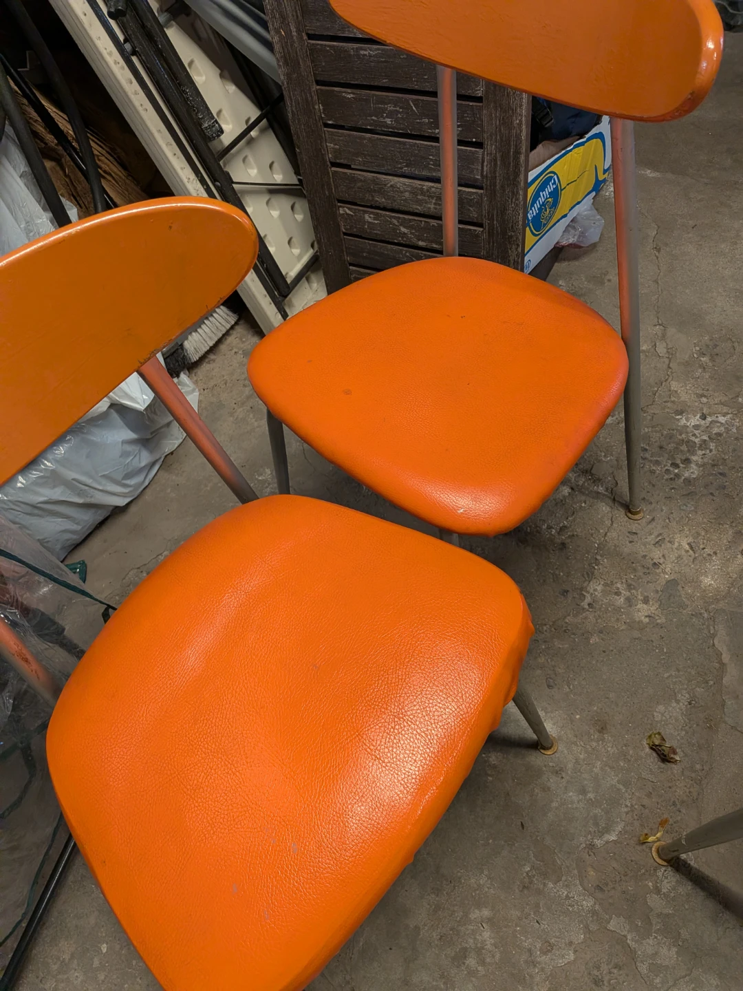 Set of 4 MCM vntage Orange Chairs - photo 4
