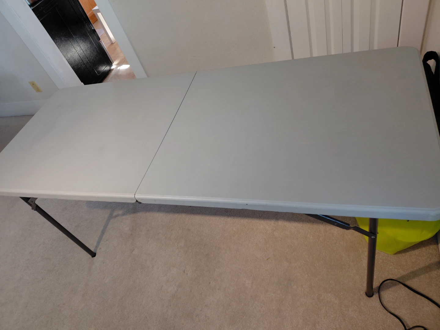 Free Folding Plastic Table