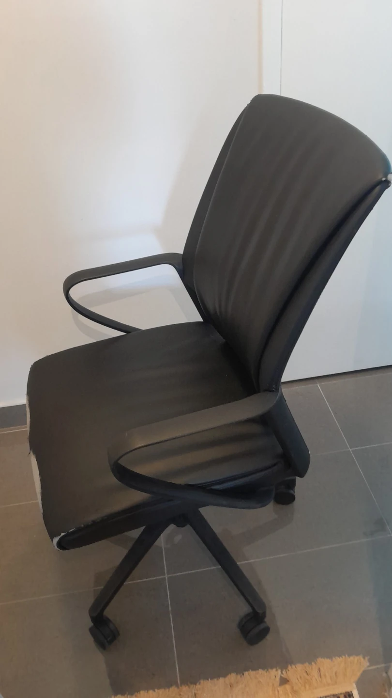 Black Office Chair - photo 3