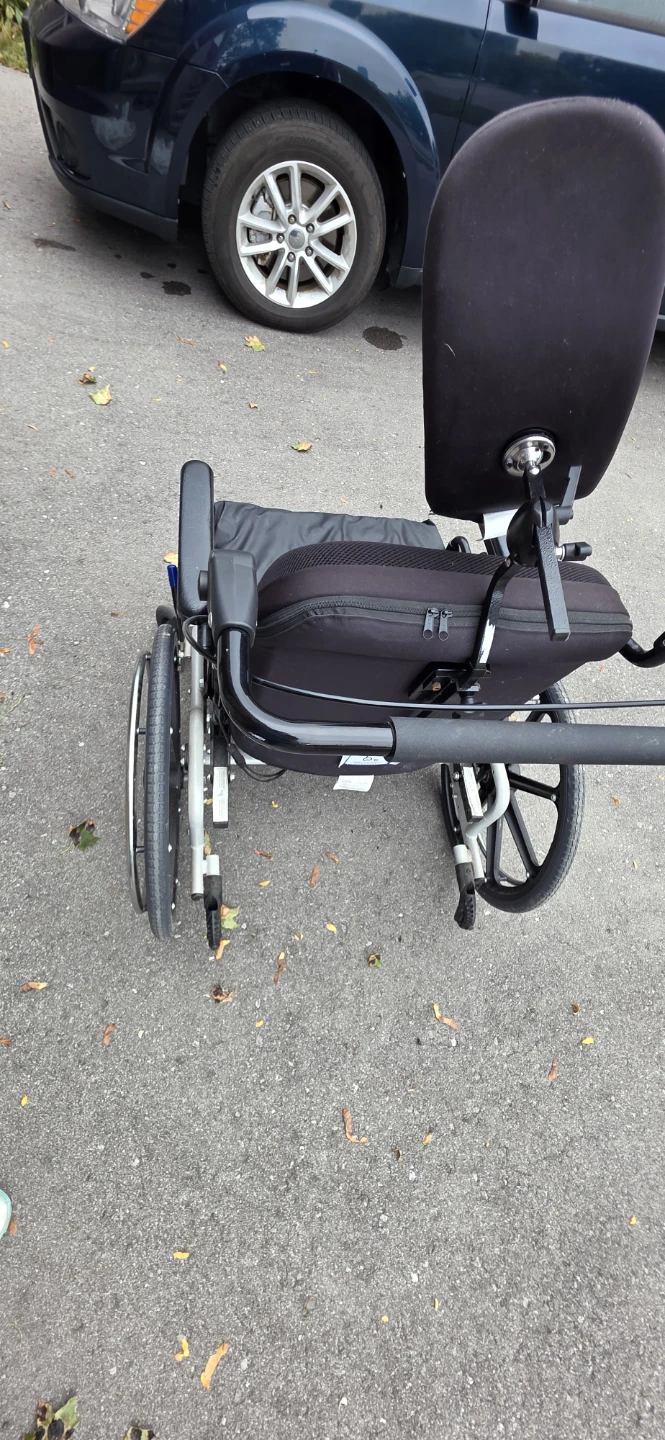 HME Mobility Wheelchair with Headrest - photo 3