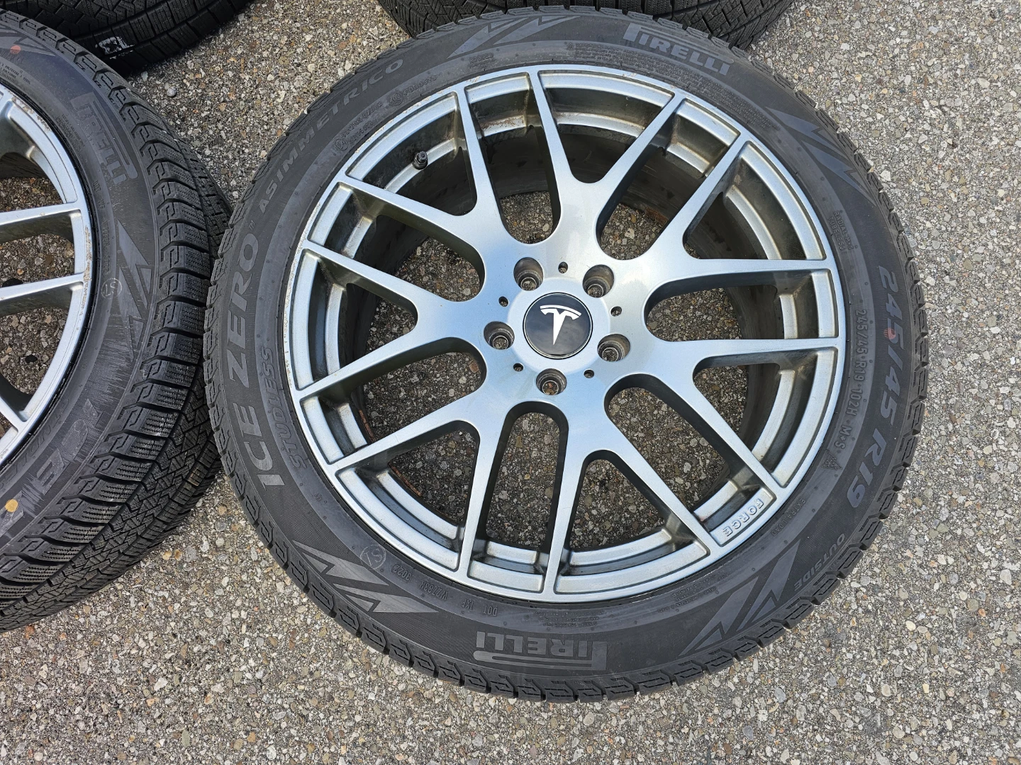 TESLA MODEL S WINTER TIRES ON ALLOY RIMS 245/45 R19 - photo 2