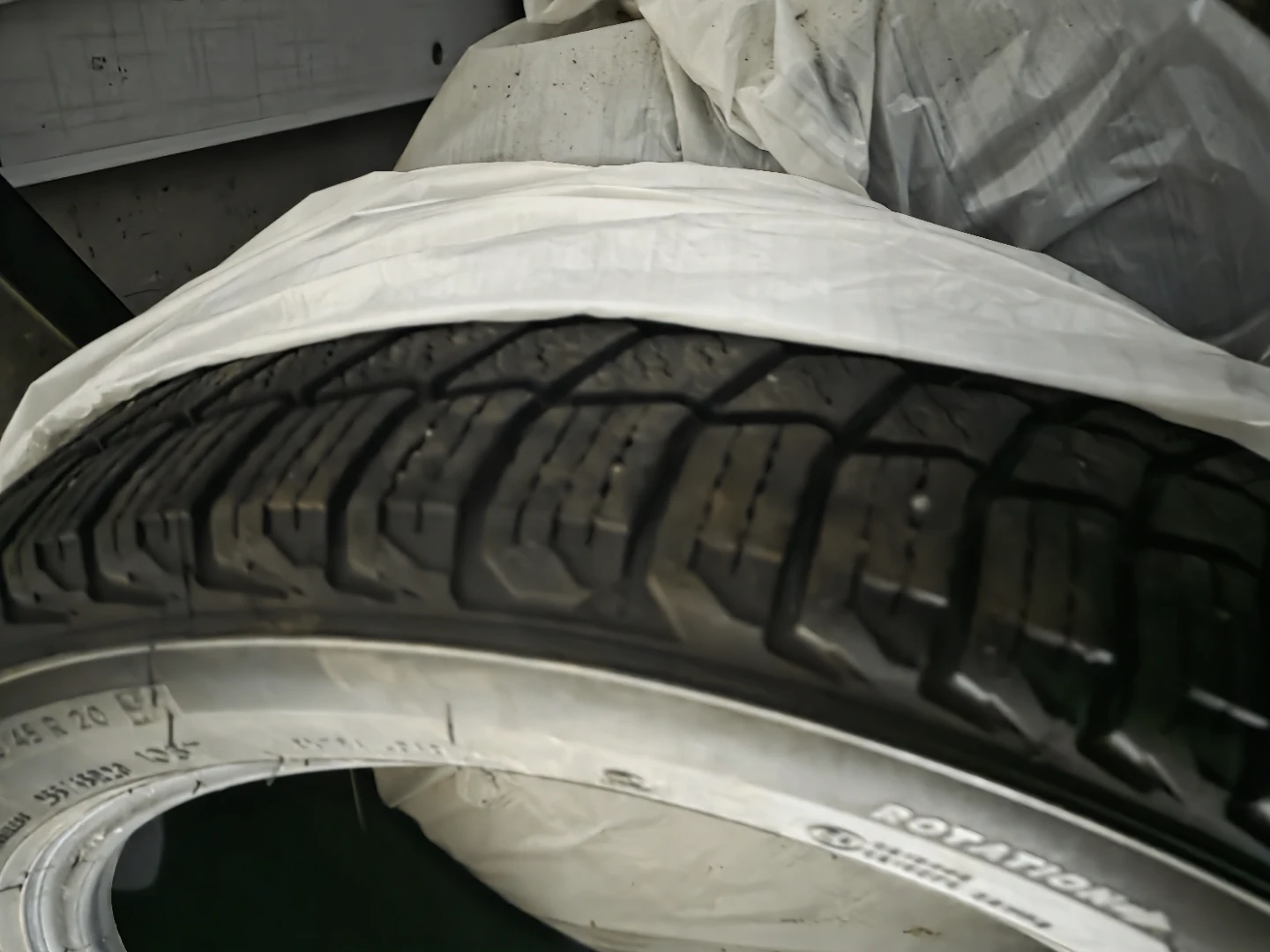 Michelin X-Ice Snow SUV Tire 255/45R20