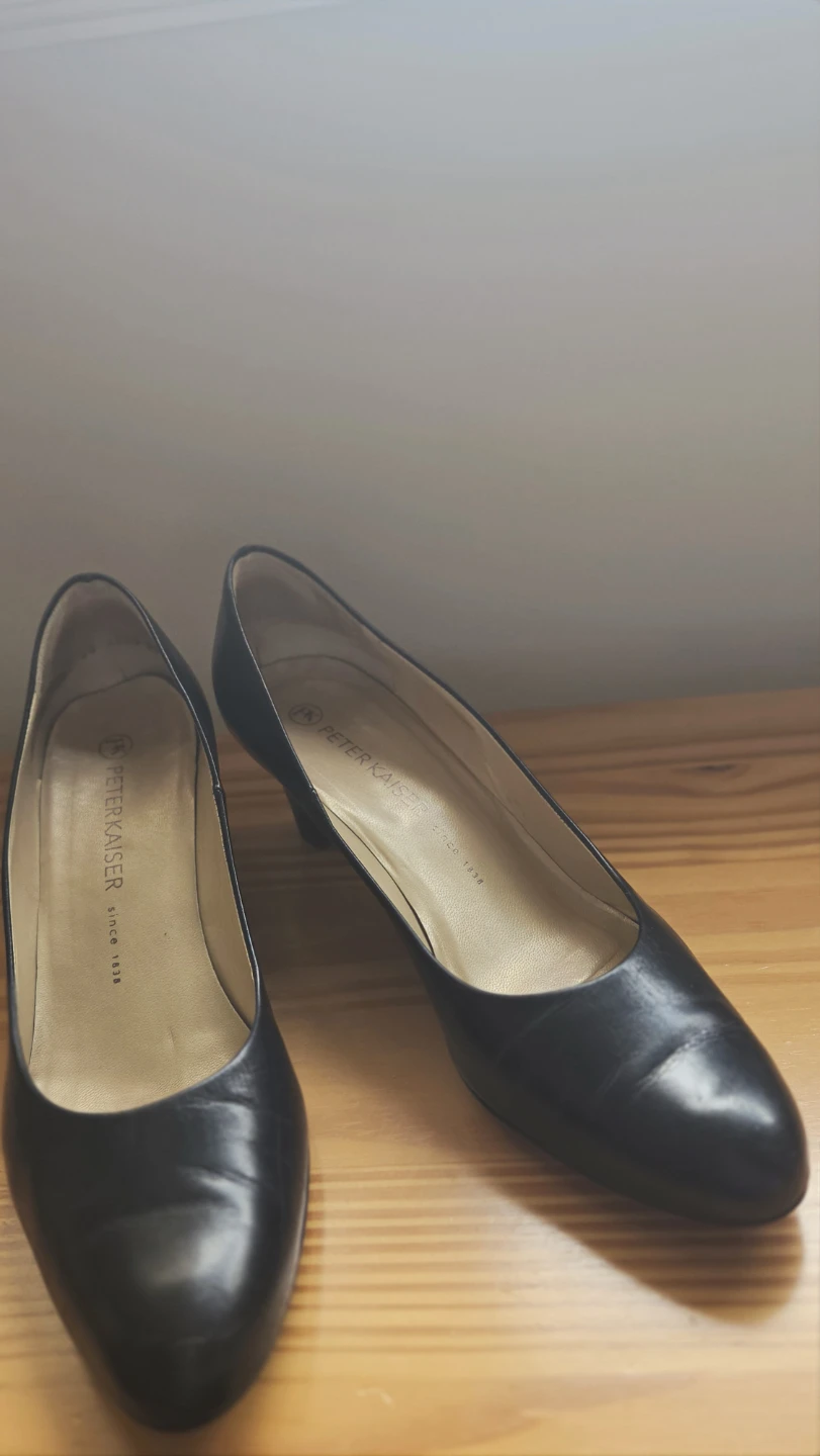Peter Kaiser Black Leather Pumps size 9 - photo 4