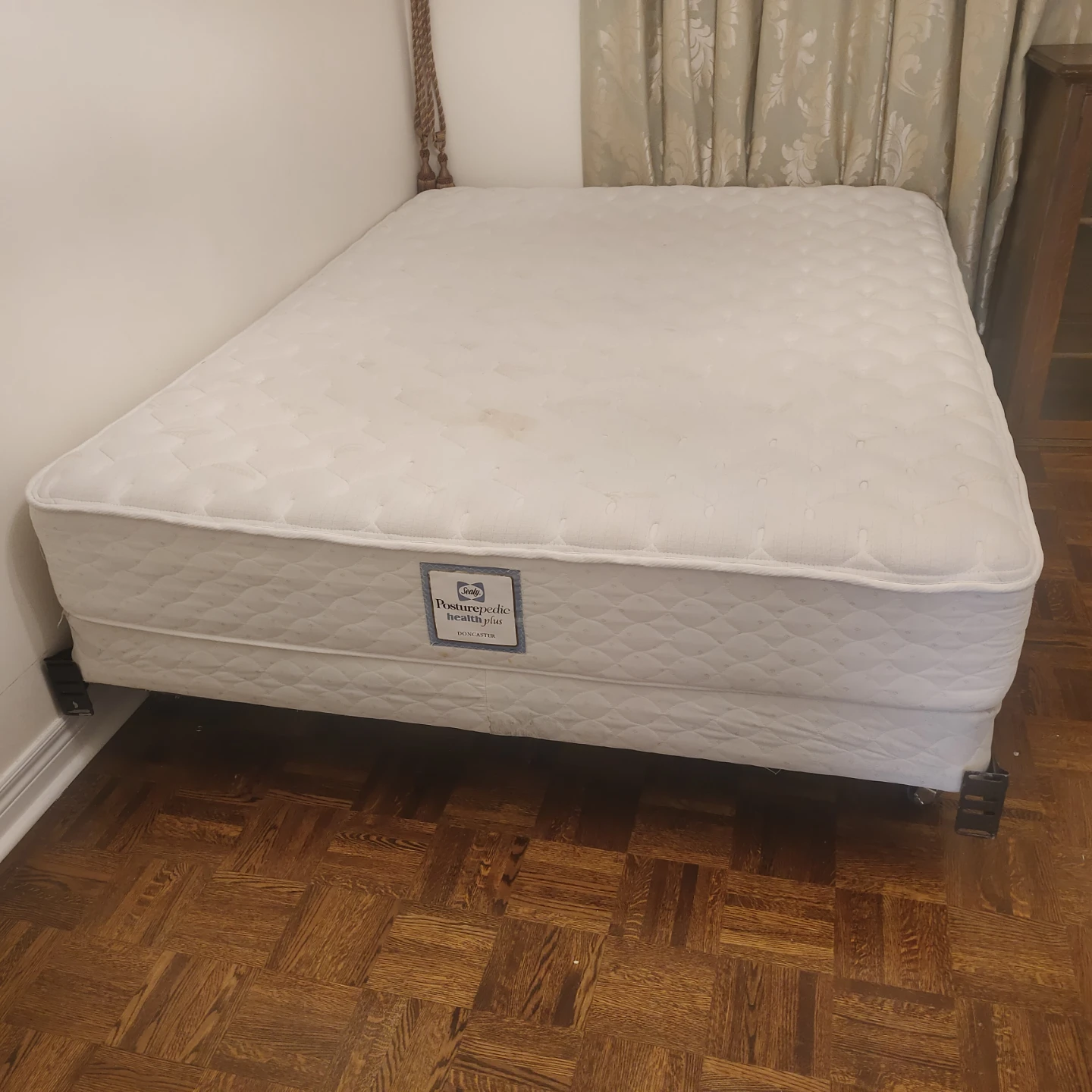 Queen Bed Frame+Box+Mattress - photo 3