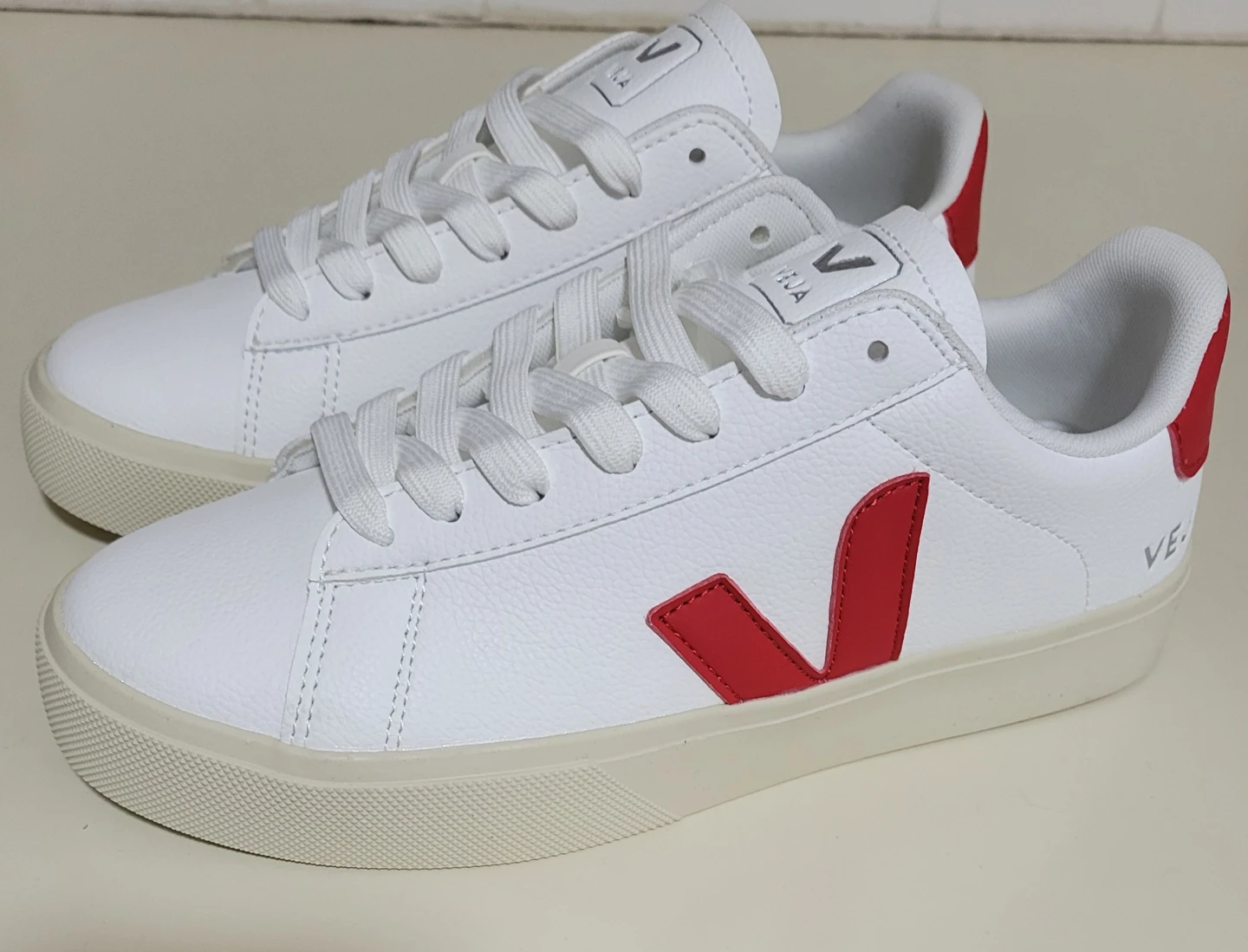 Veja campo sneakers white/red Mens Sz 7 / Equal to women Sz 9 - photo 2