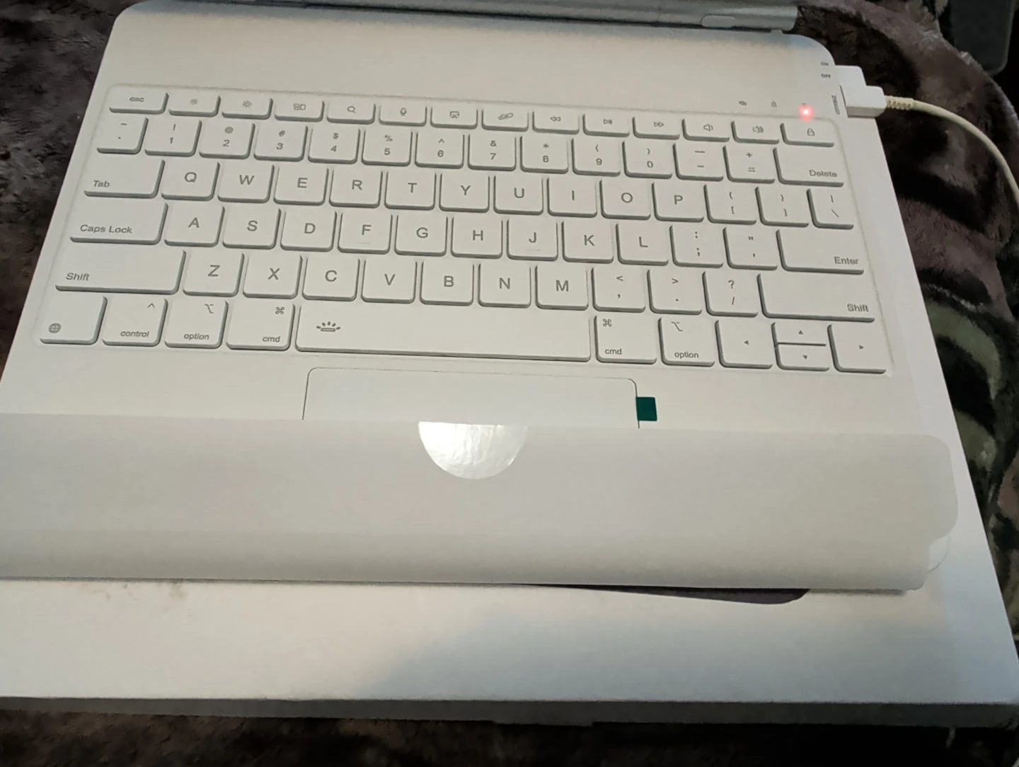 White wireless Bluetooth keyboard