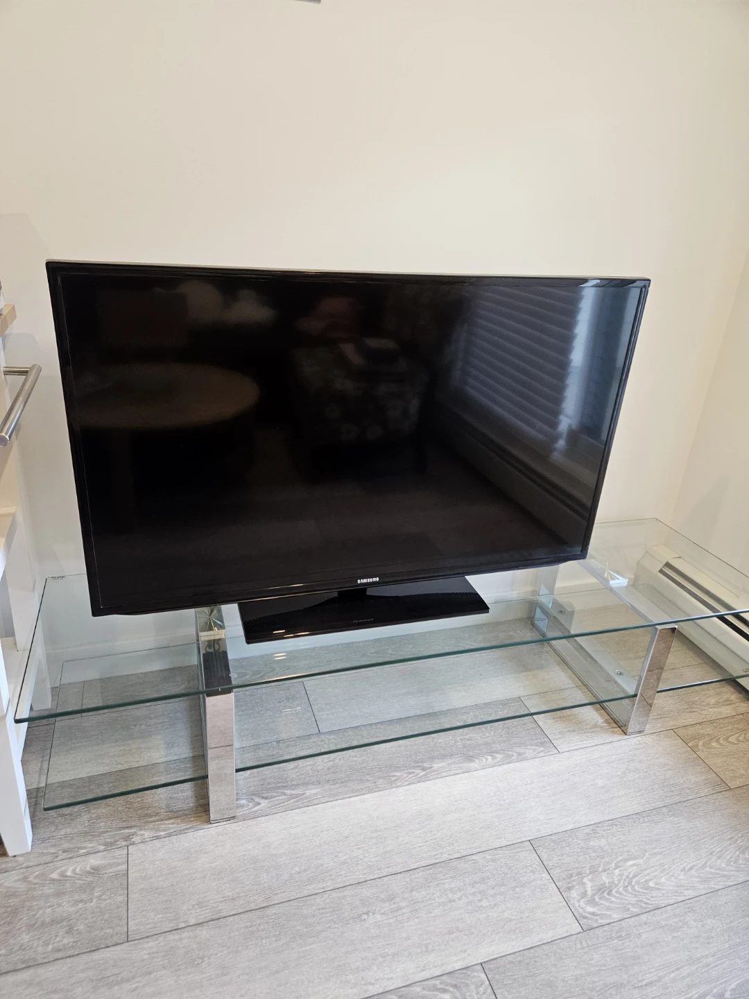 Heavy Duty Tempered Glass TV Stand / Media Console