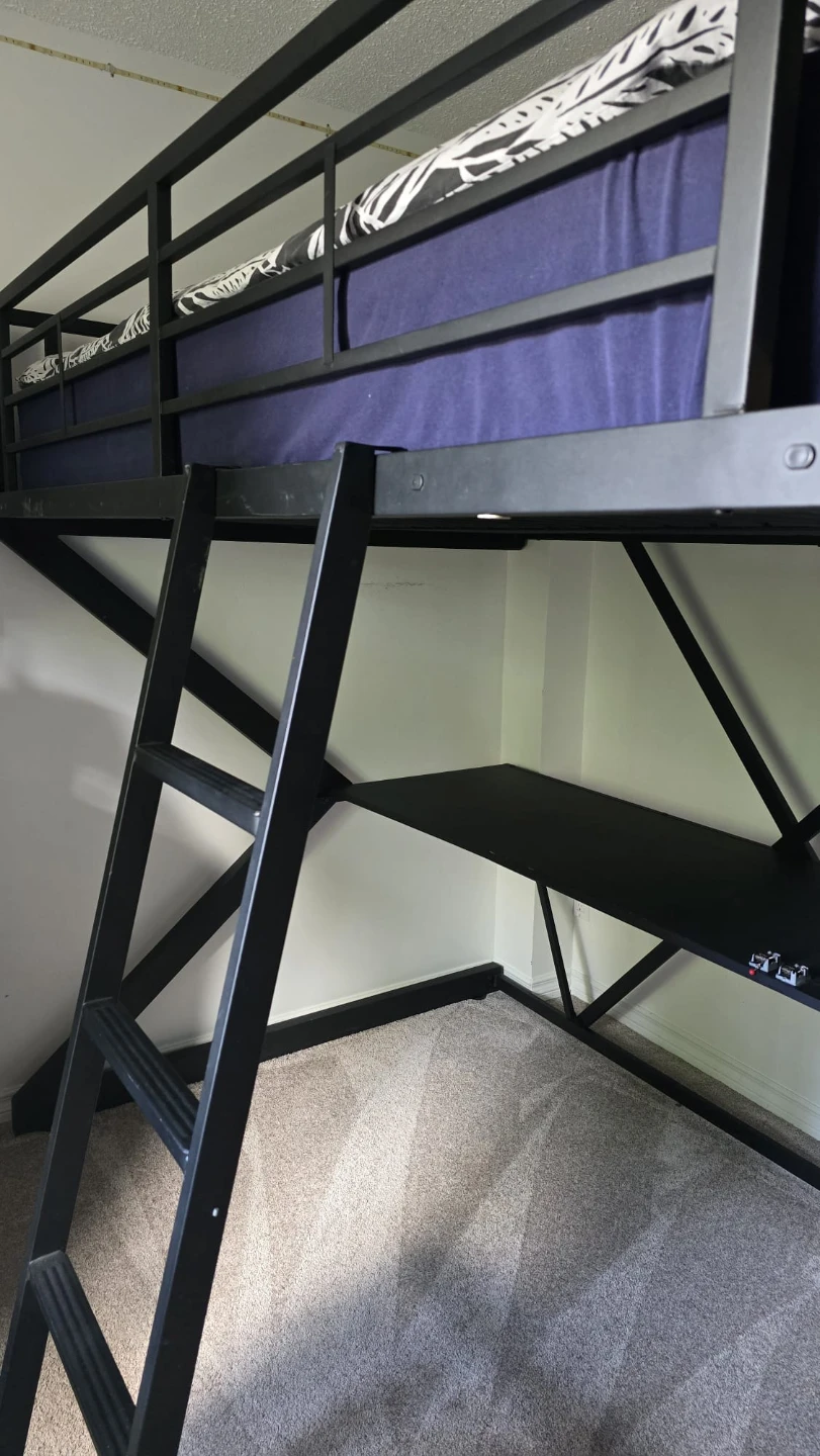 Metal Bunk bed with a desk included - photo 2