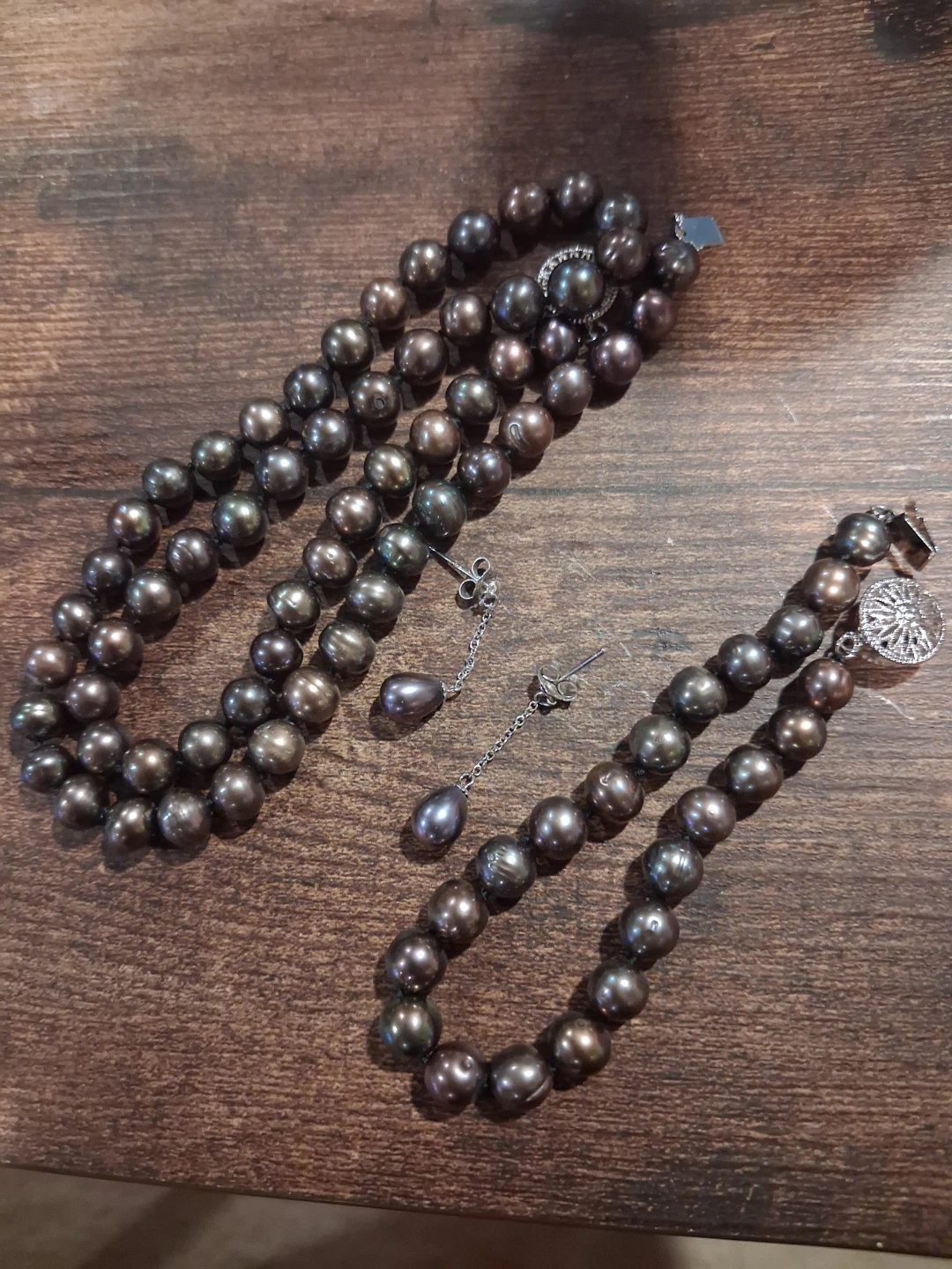 Set of Dark Iridescent Pearl Necklace, bracelet, earrings