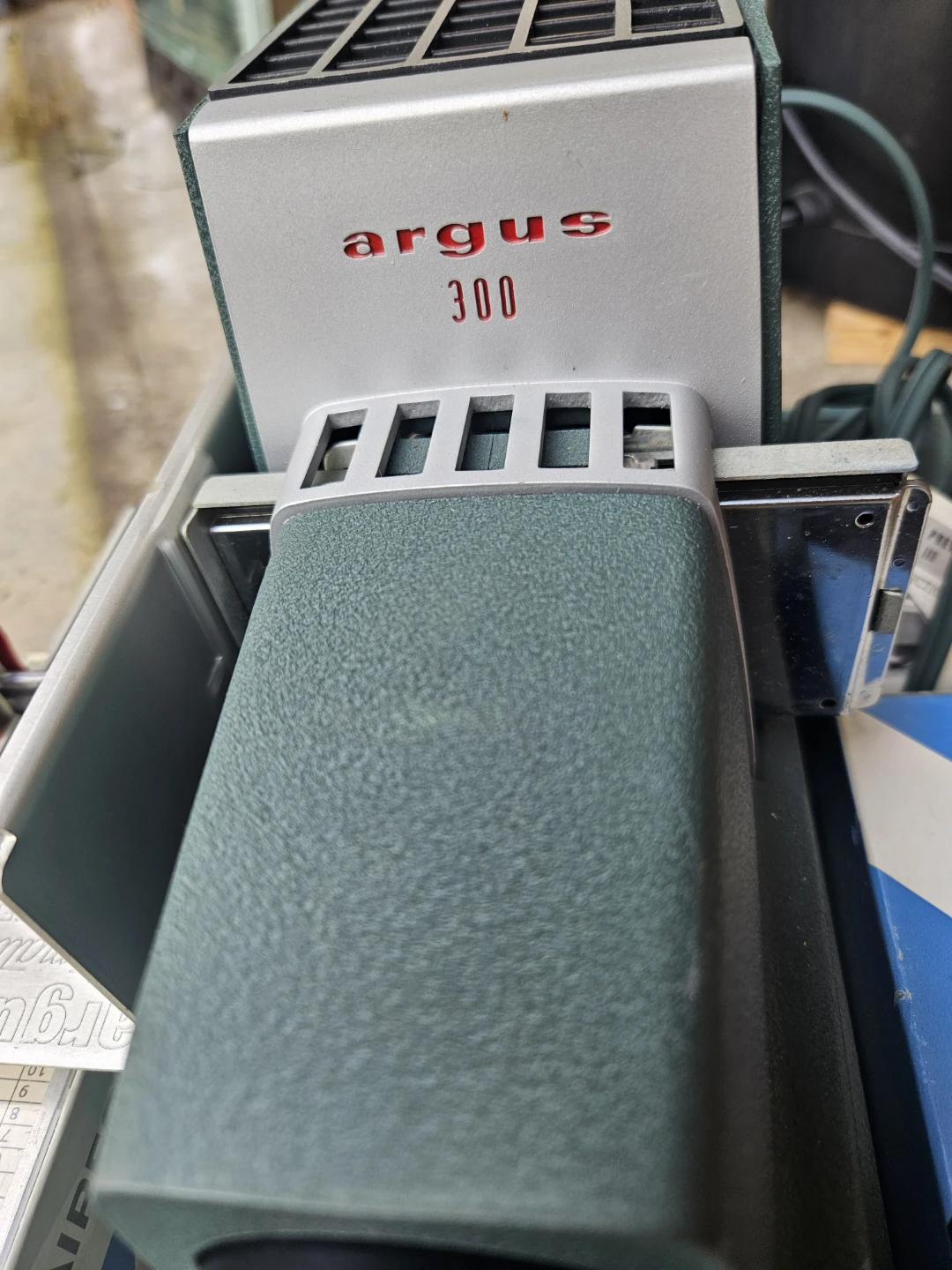 Argus 300 Slide Projector - photo 4