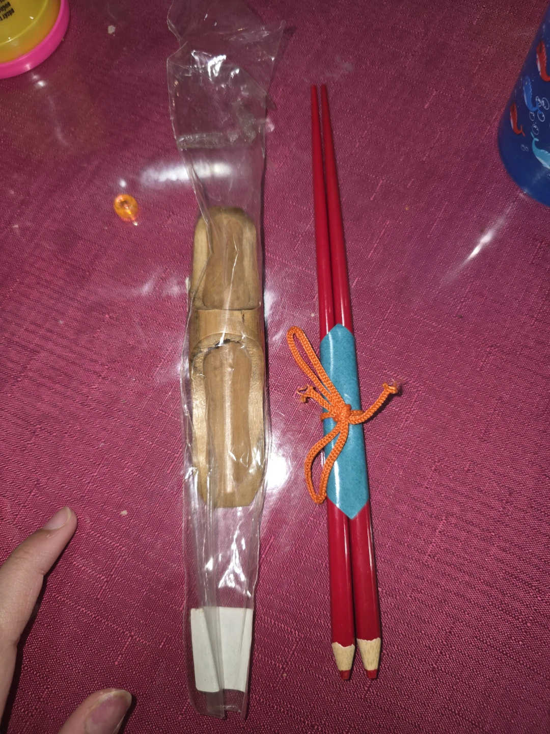 Red Chopsticks with Wooden Chopstick Holder Set hair accessori - photo 3