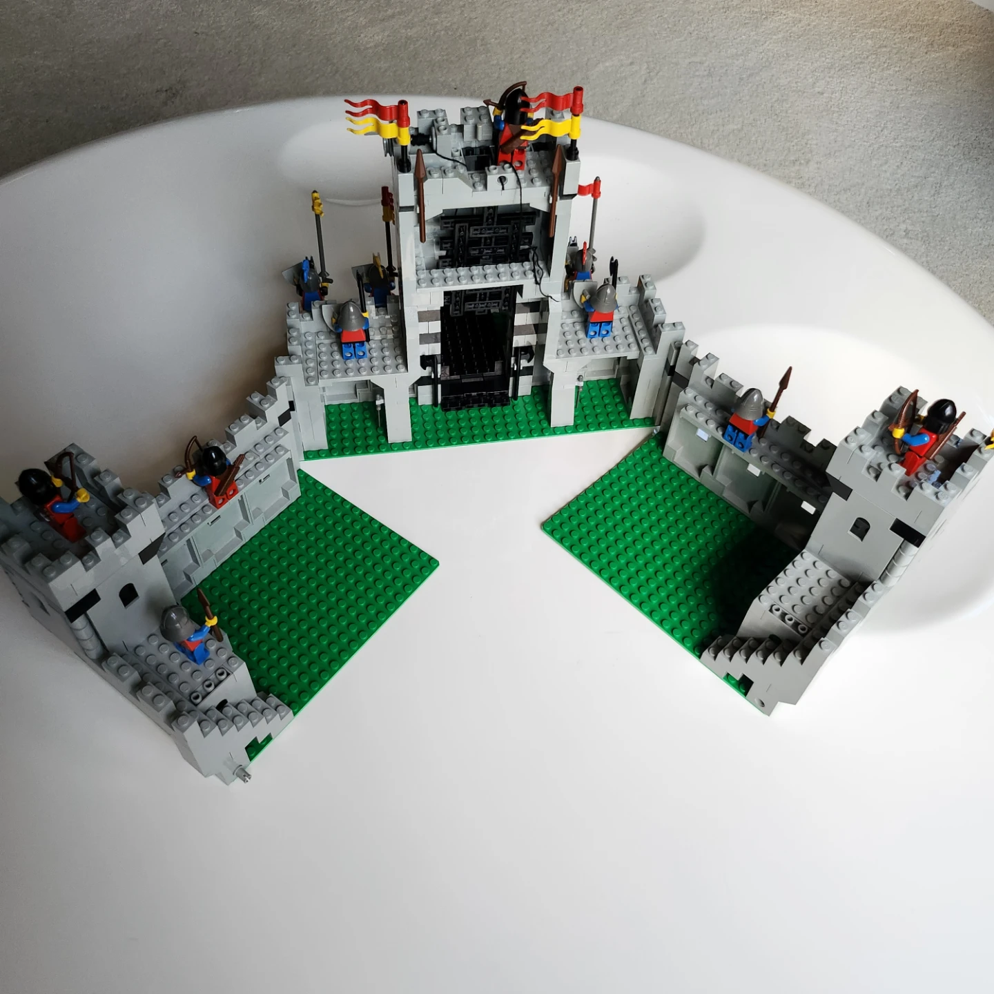 Vintage LEGO 6080 King's Castle 100% Complete - photo 2