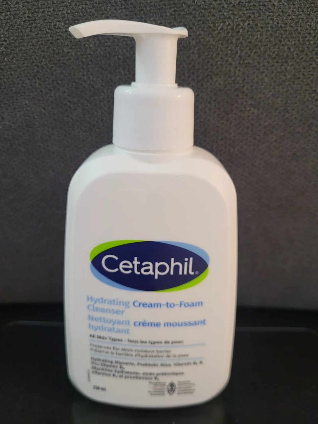 Cetaphil Hydrating Cream-to-Foam Cleanser 237 ml