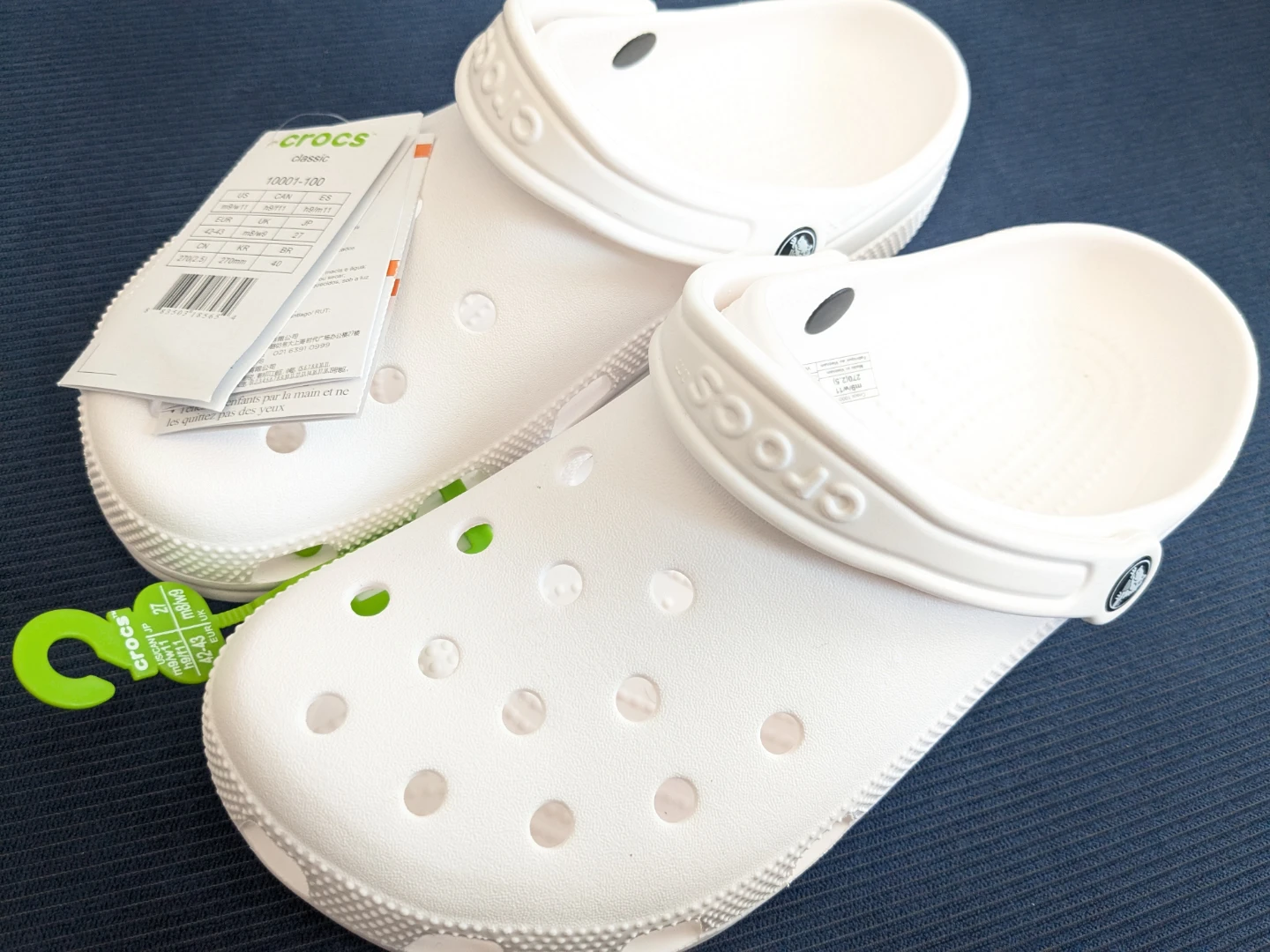 Crocs Unisex White  / MENS SIZE 9 - WOMEN'S SIZE 11