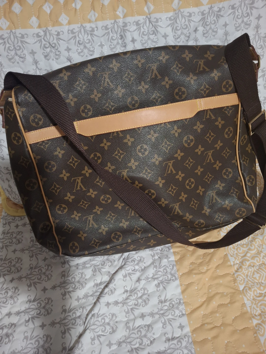Louis Vuitton Monogram Messenger Bag 🏈