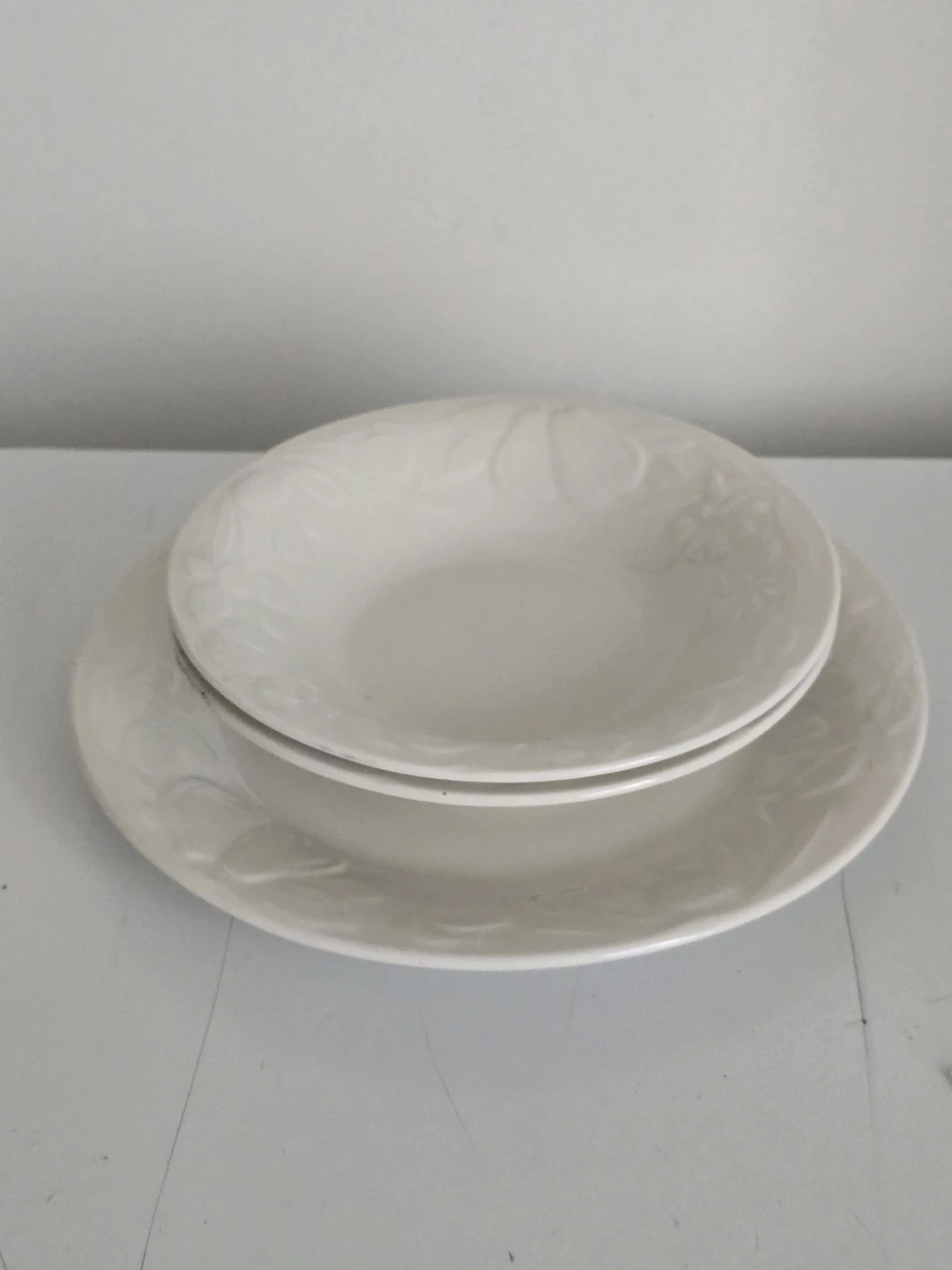 Ceramic 3 pièces plate and salad bowls. - photo 4