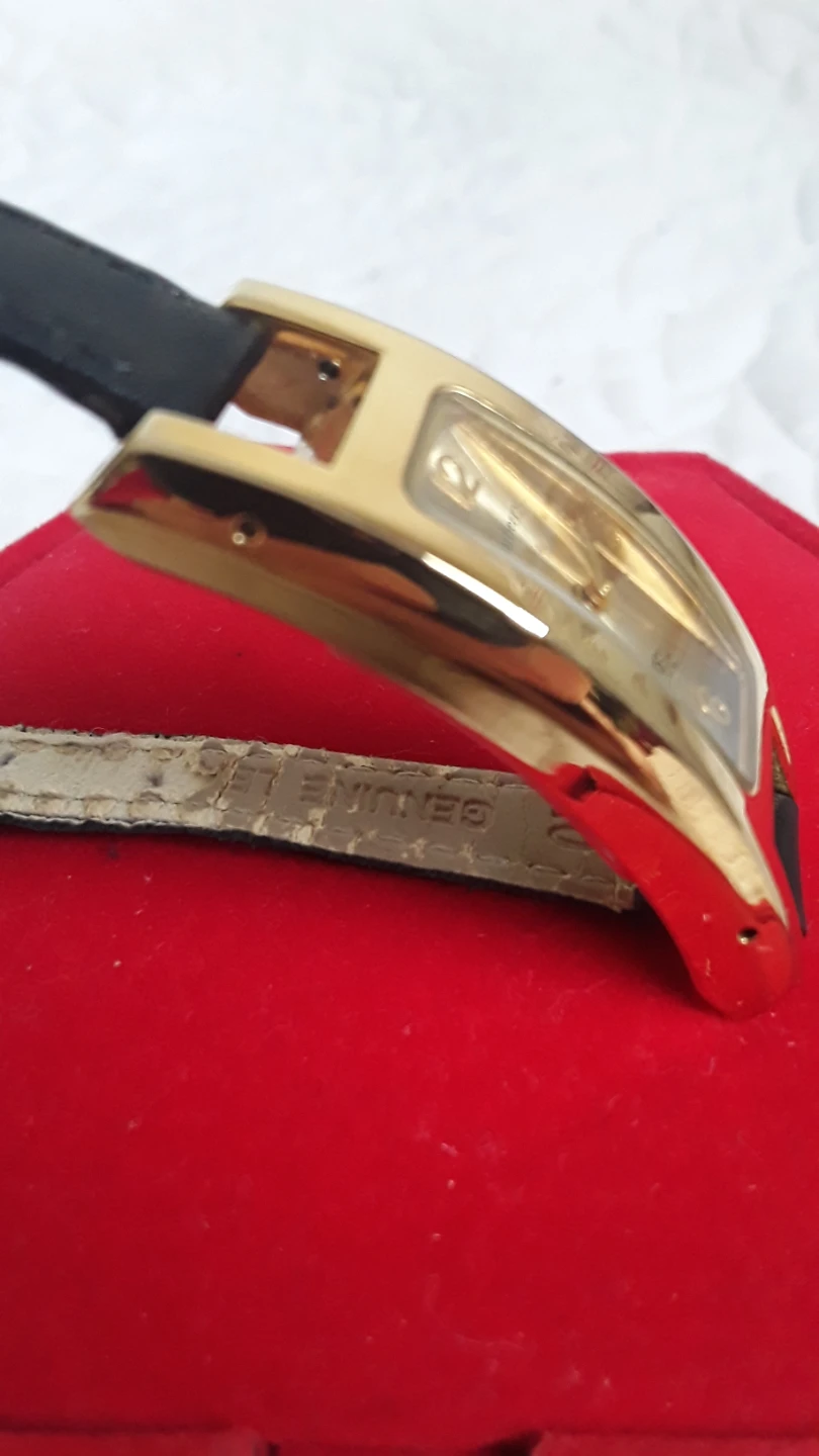 Vintage Burberry Gold-Tone Rectangular Leather Wristwatch - photo 3