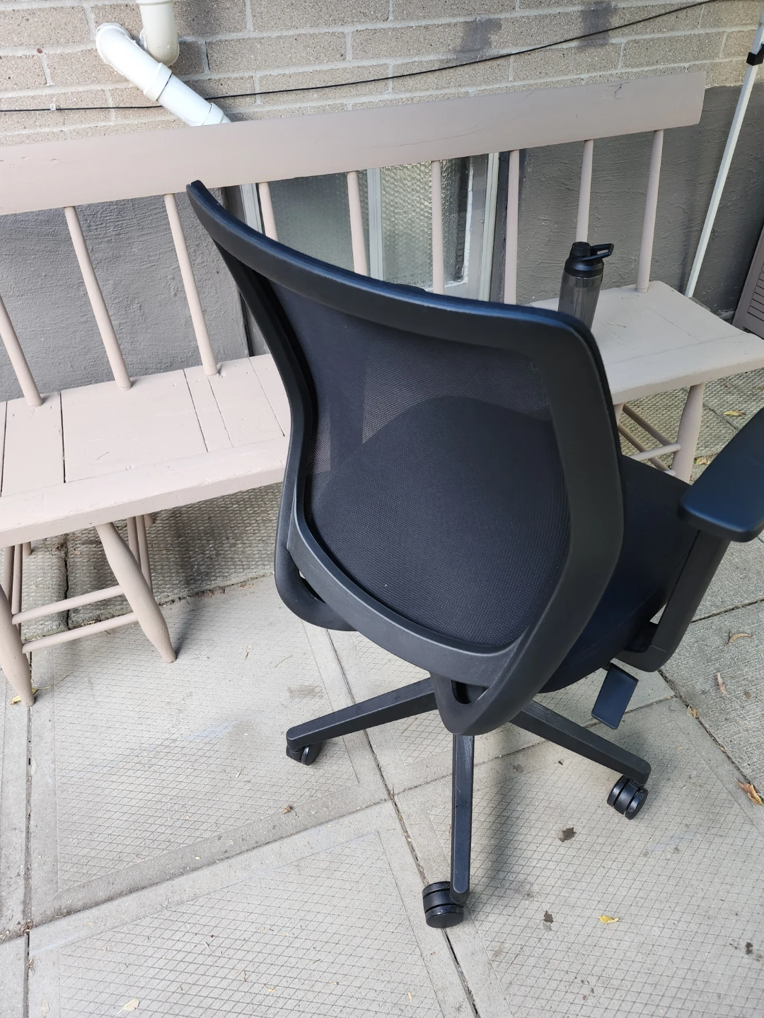 Black mesh office chair LIKE NEW - photo 2