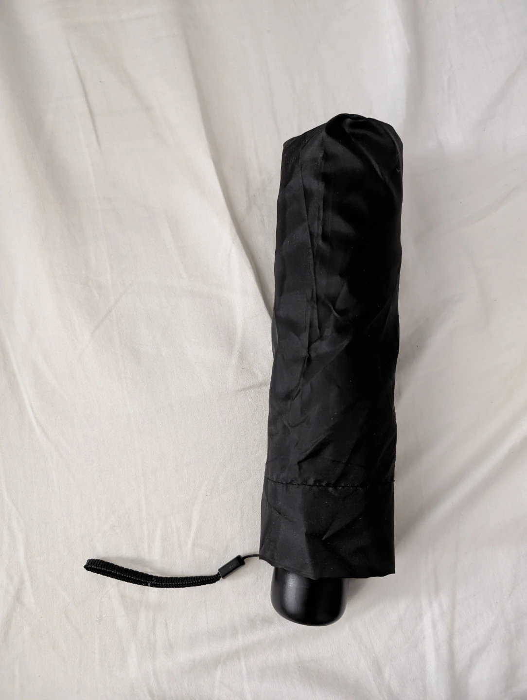 Rarely used compact lightweight black travel foldable umbrella - photo 2