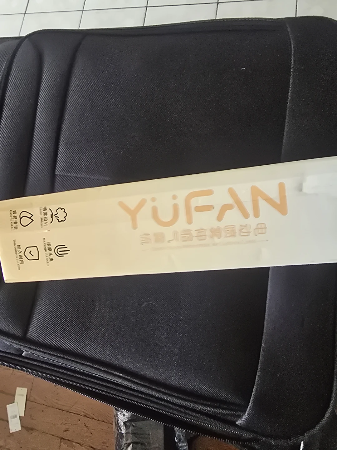 Yufan Electric Spray Retractable Air Cushion Comb - photo 2