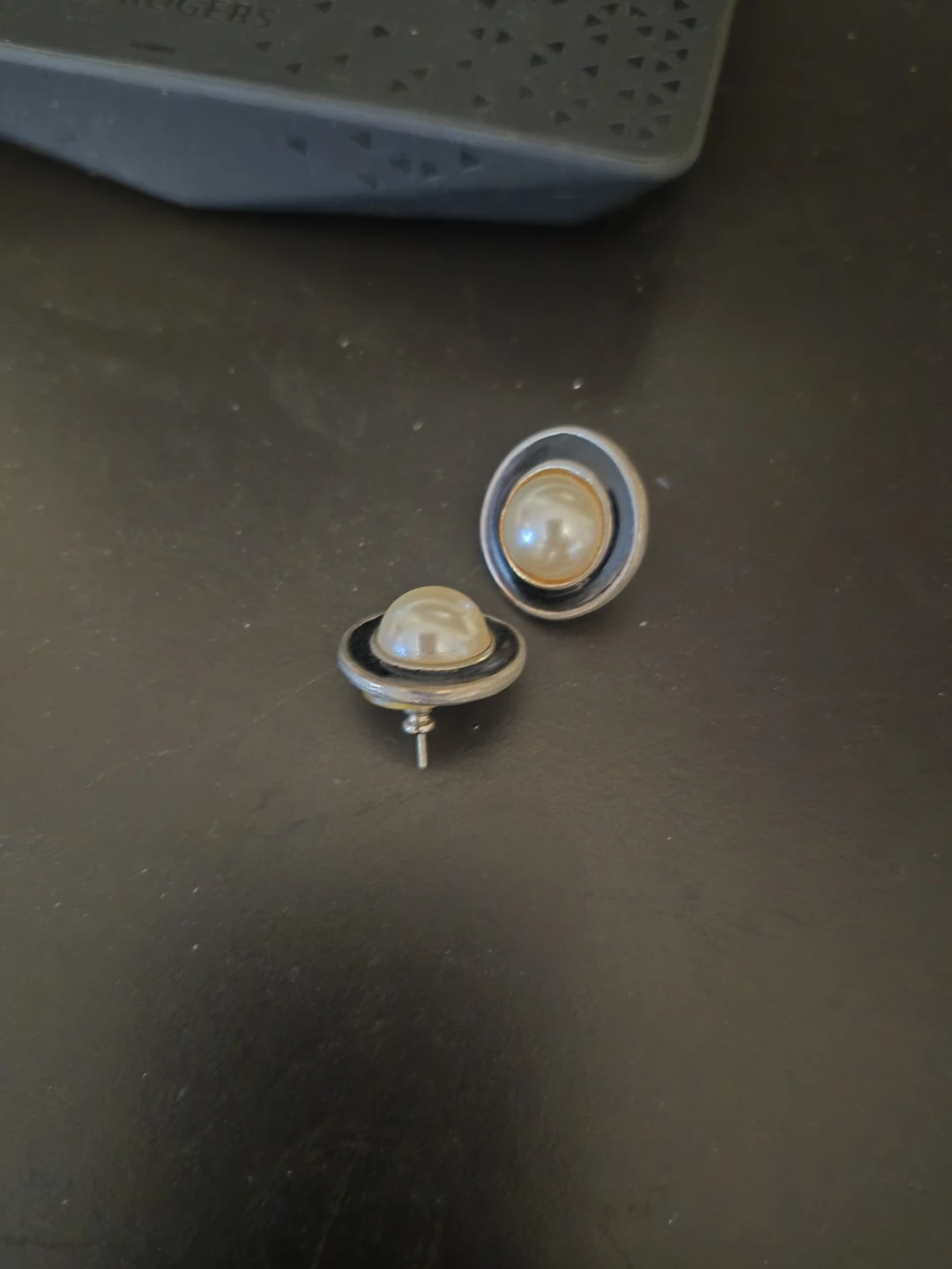 Vintage-Style Pearl Stud Earrings🏈