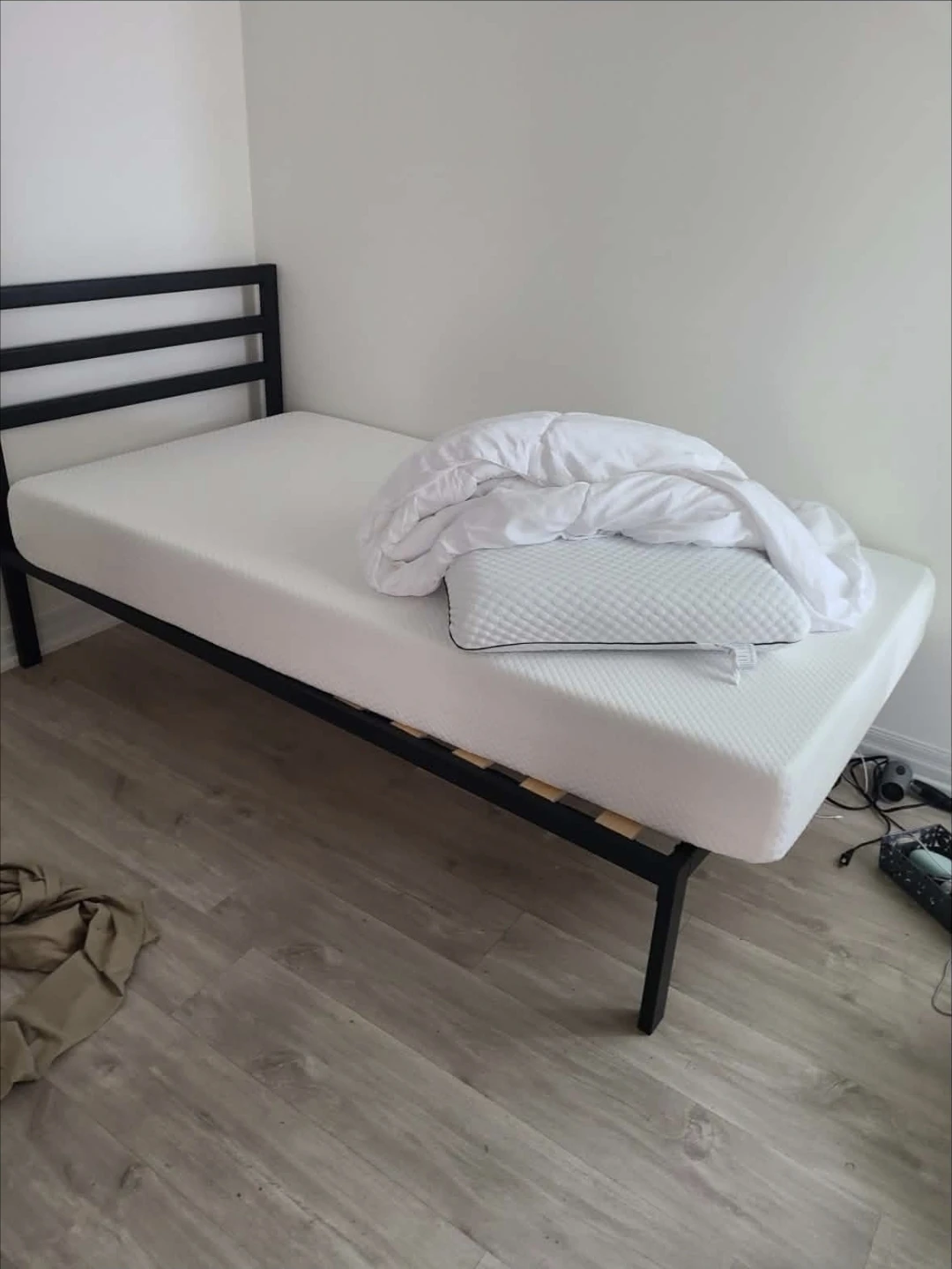 Twin frame and mattress