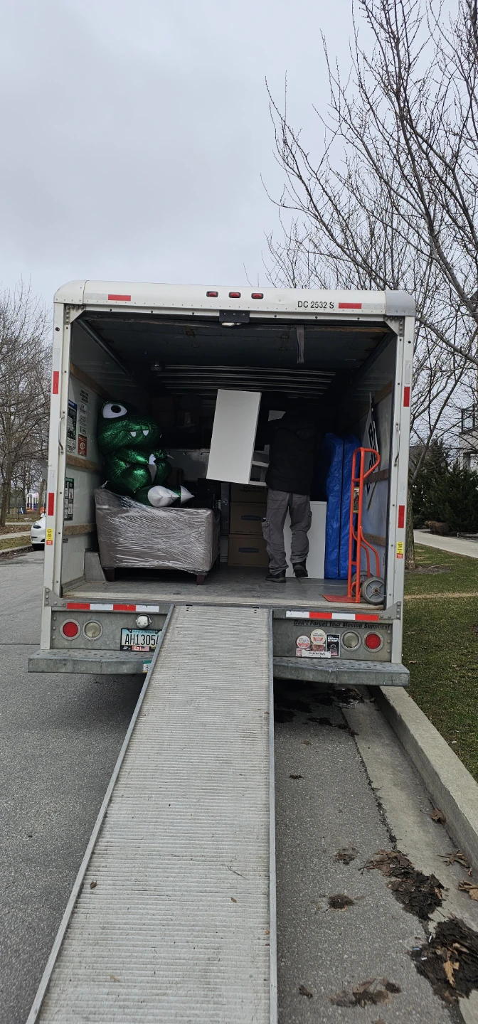 FURNITURE MOVING DELIVERY 647-761-0675 - photo 3