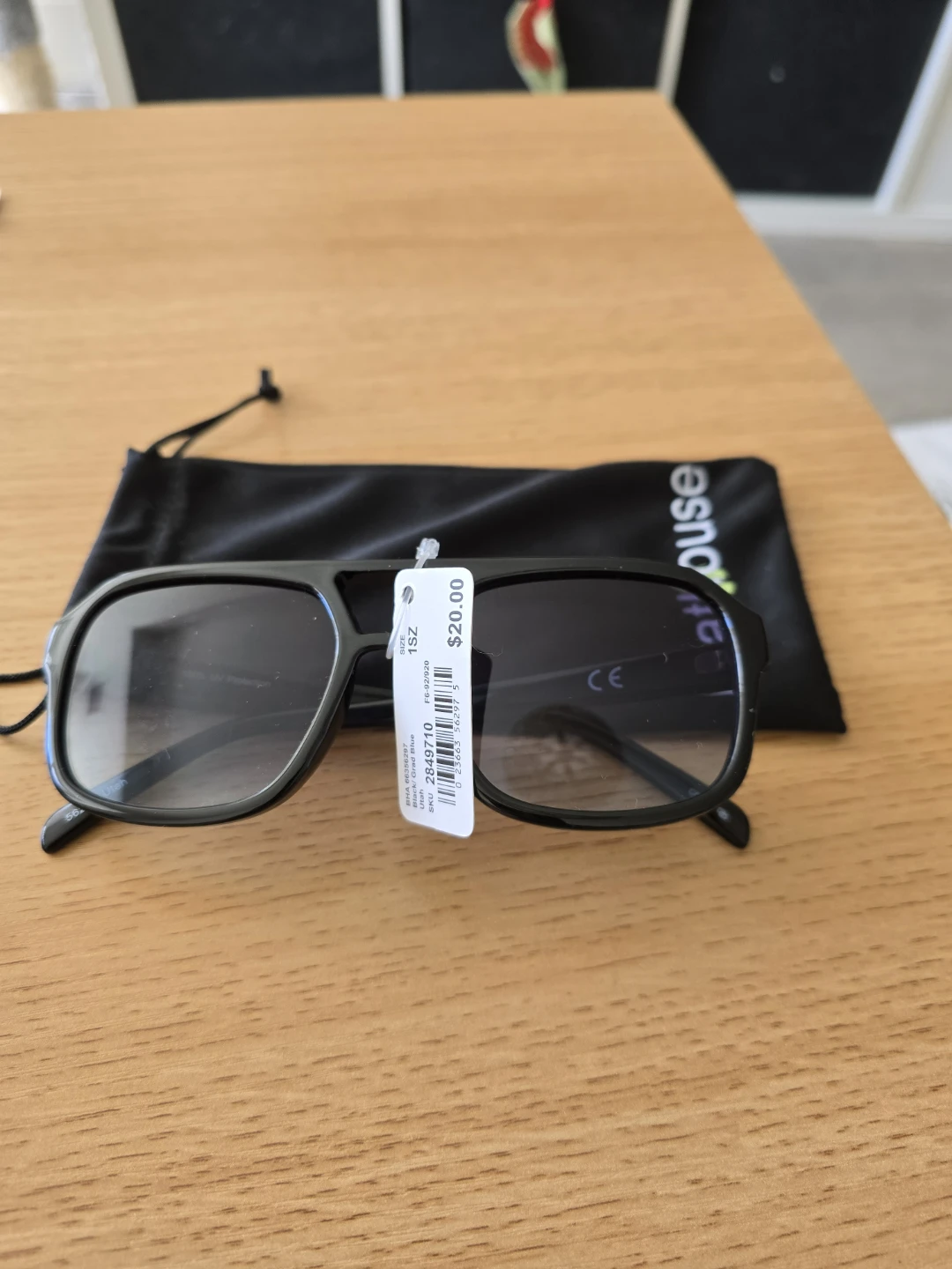 Bathouse Utah Sunglasses Black/Grad Blue