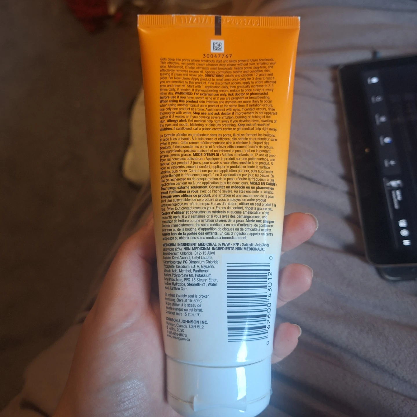 Neutrogena Oil-Free Acne Wash Cream Cleanser - photo 2