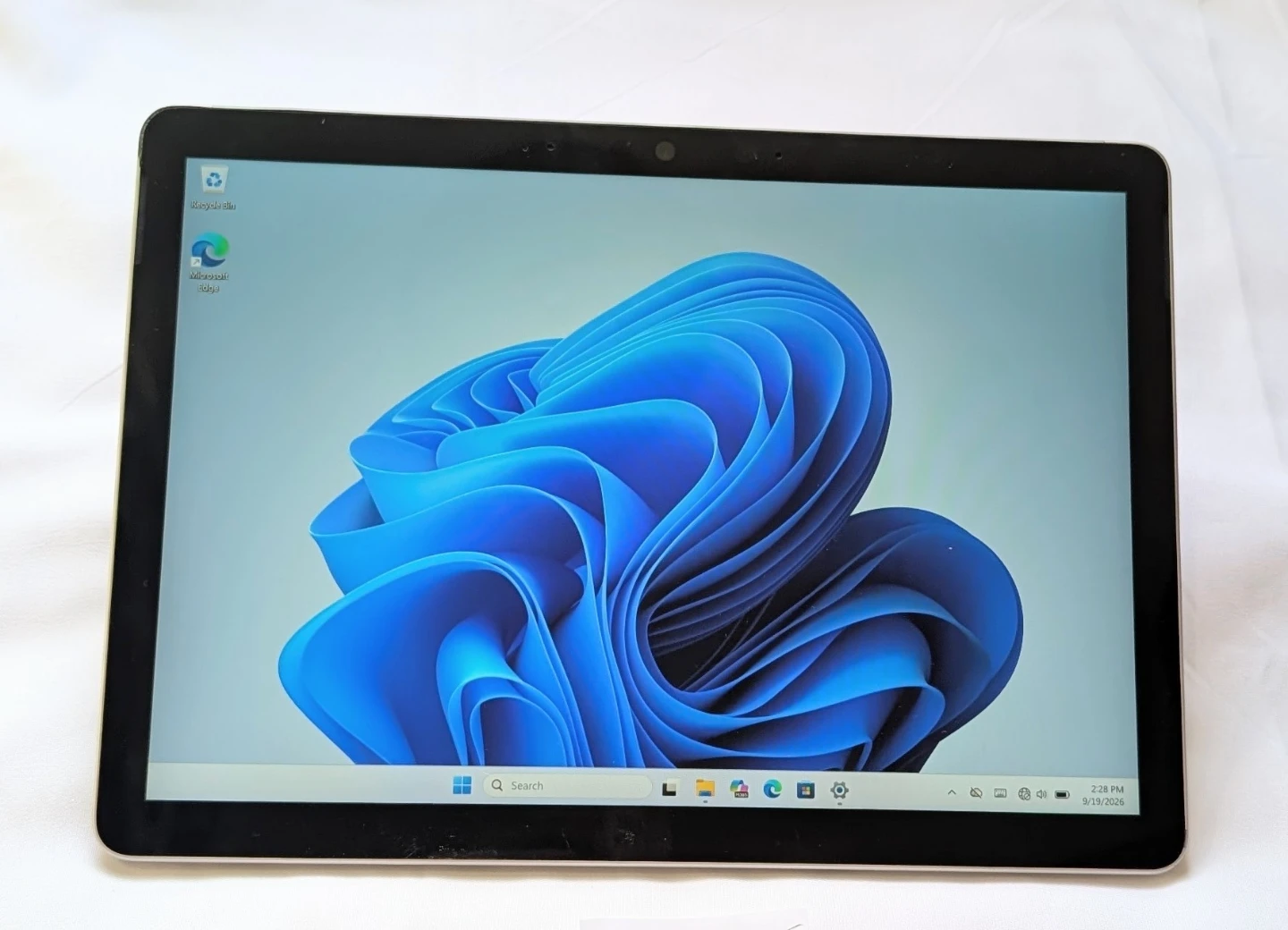 NICE MICROSOFT SURFACE GO 3 WINDOWS 11 PRO TABLET  10.5" PENTIUM