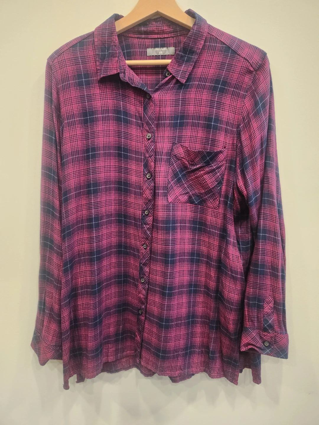Denver Hayes Pink and navy plaid button-up shirt