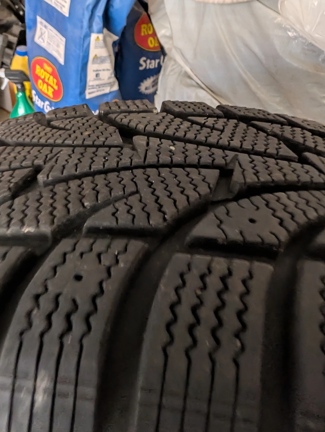 4 Used Winter Tires + Steel Rims ith TPMS – 235/60R18 - photo 4