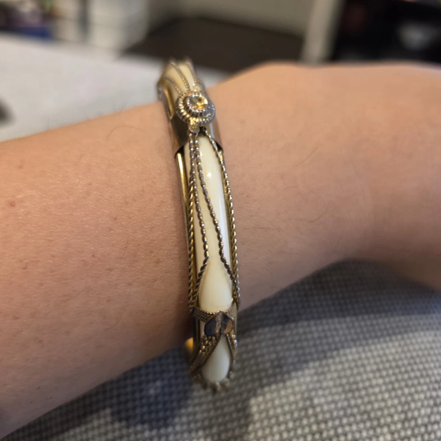 Vintage Gold Tone Cream Enamel Hinged Bangle Bracelet - photo 5