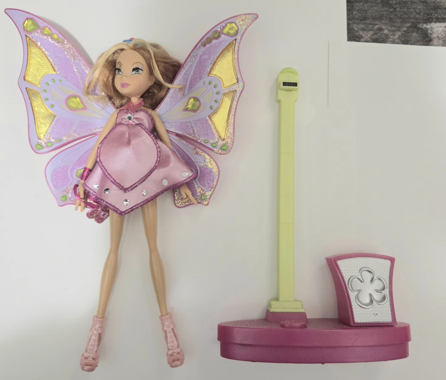 Winx Club Flora Sing and Sparkle Doll