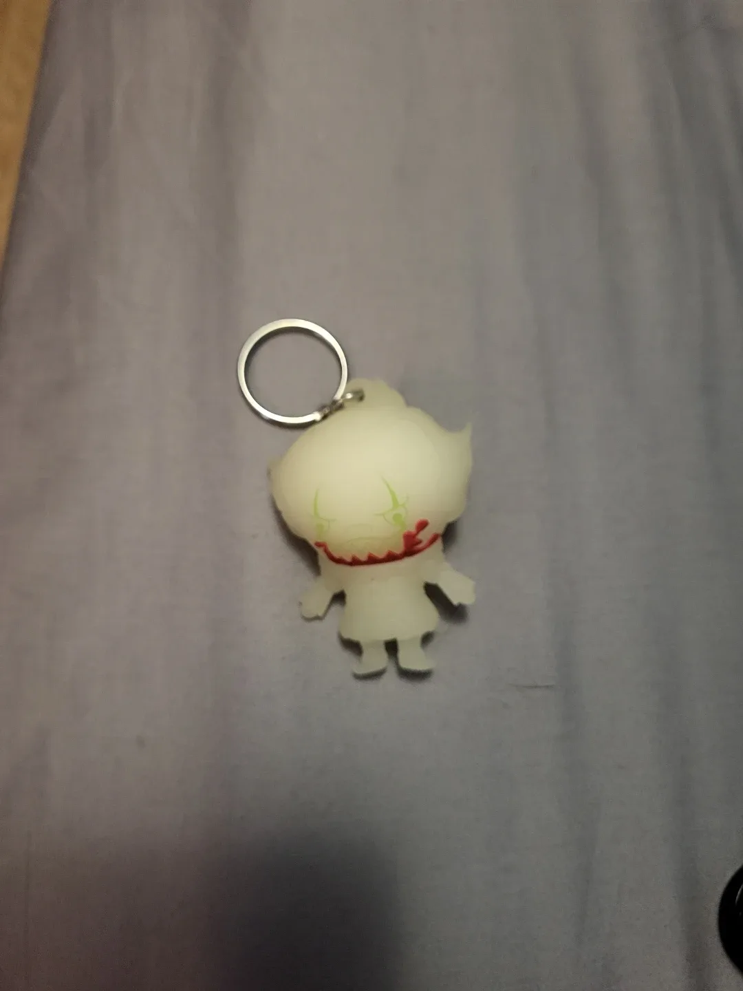 Glow in the dark Pennywise chase, no tag