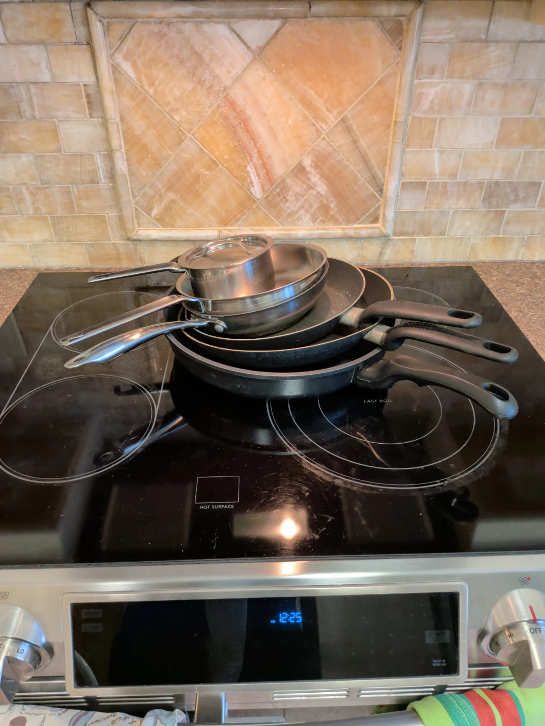 Set of 5 Frying Pans and 1 Saucepan