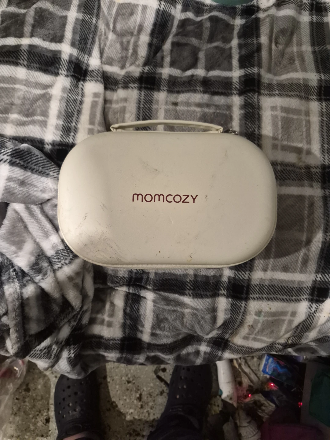 Momcozy Wearable Breast Pump with Carrying Case - photo 2