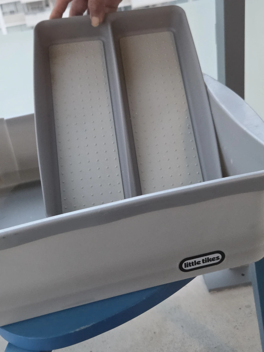 Little Tikes Plastic Bin with Divided Tray - photo 3