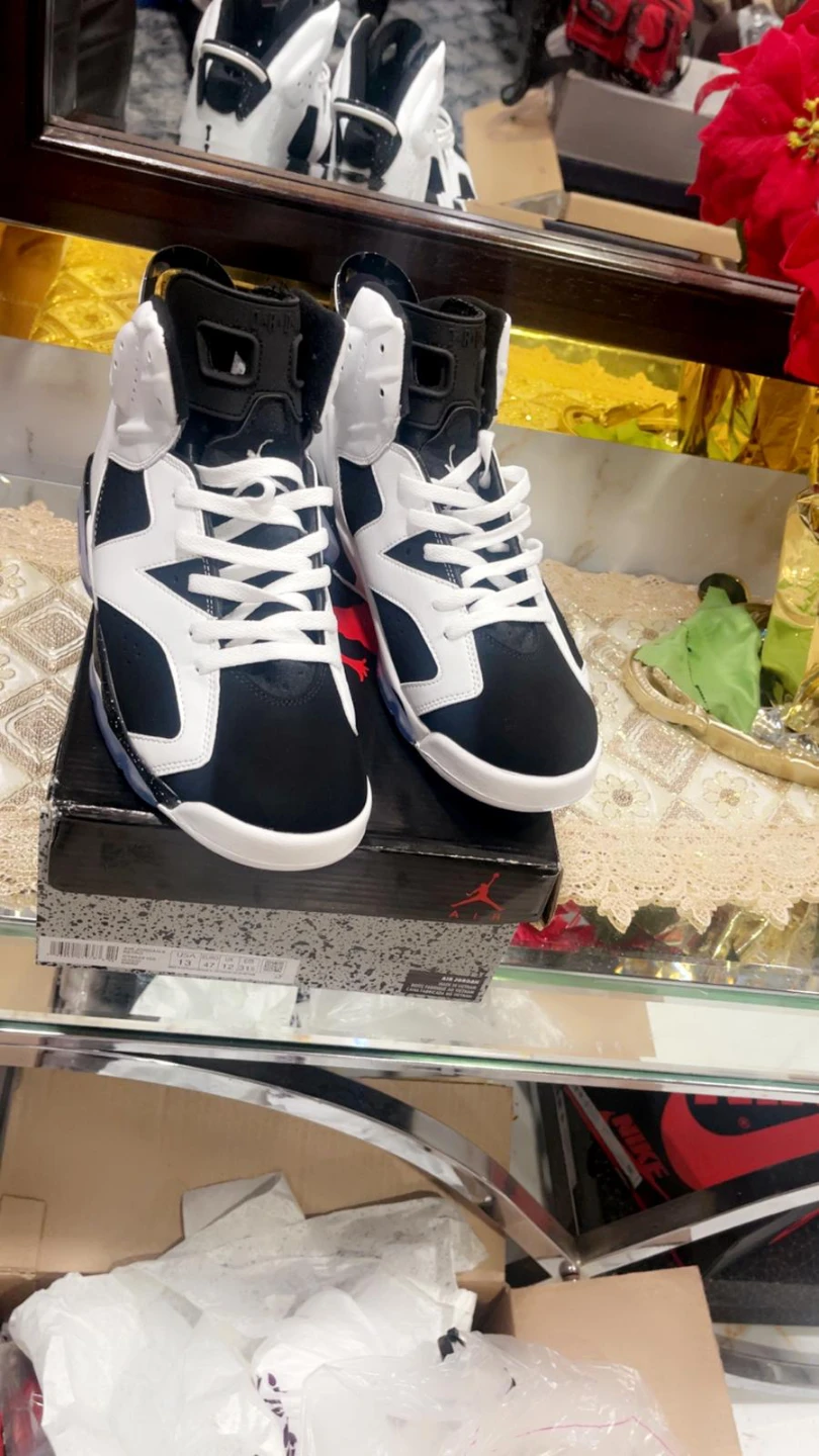 Air Jordan 6 Retro Sneakers - photo 4
