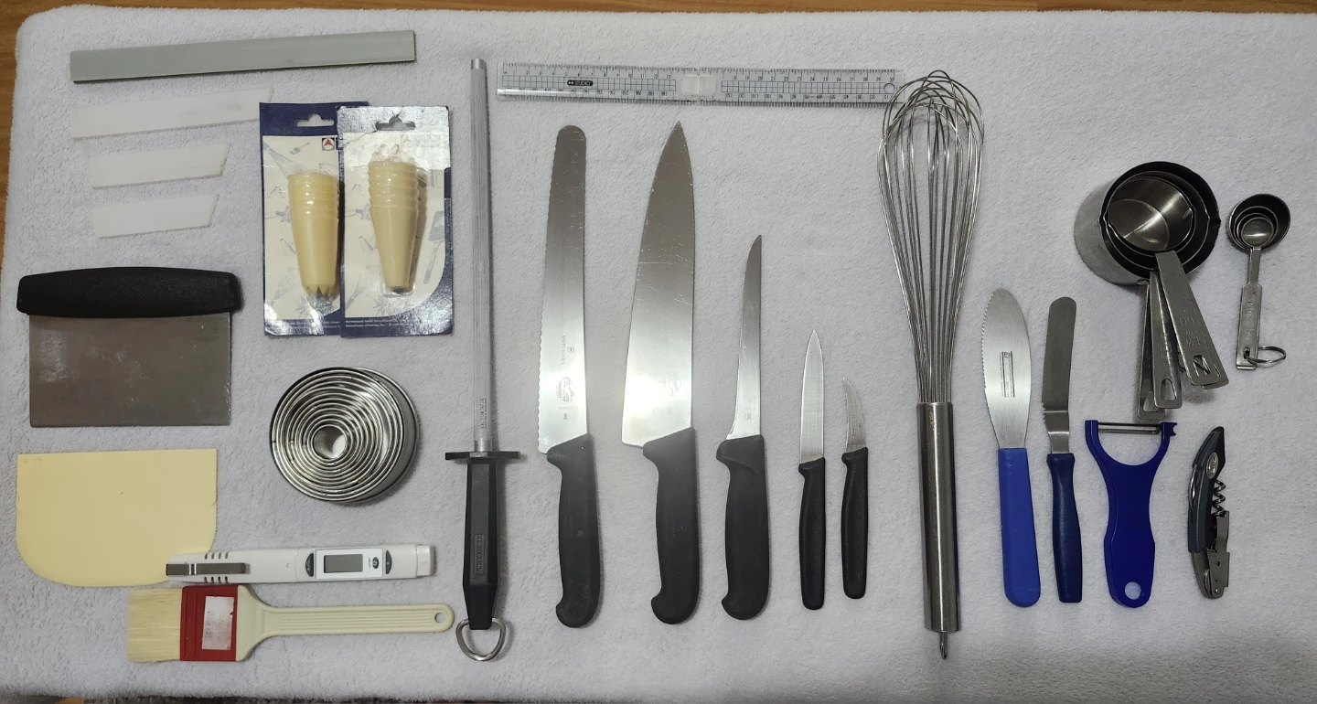 Victorinox Knife and Professional Pastry Tool Set